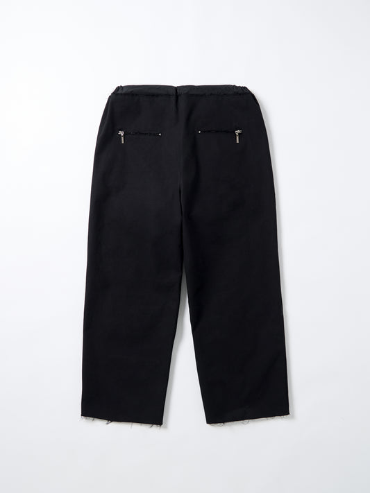 color:BLACK