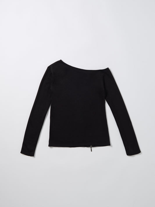 color:BLACK