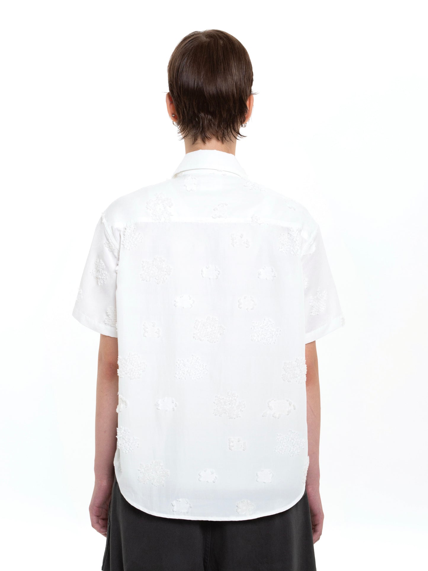 color:WHITE