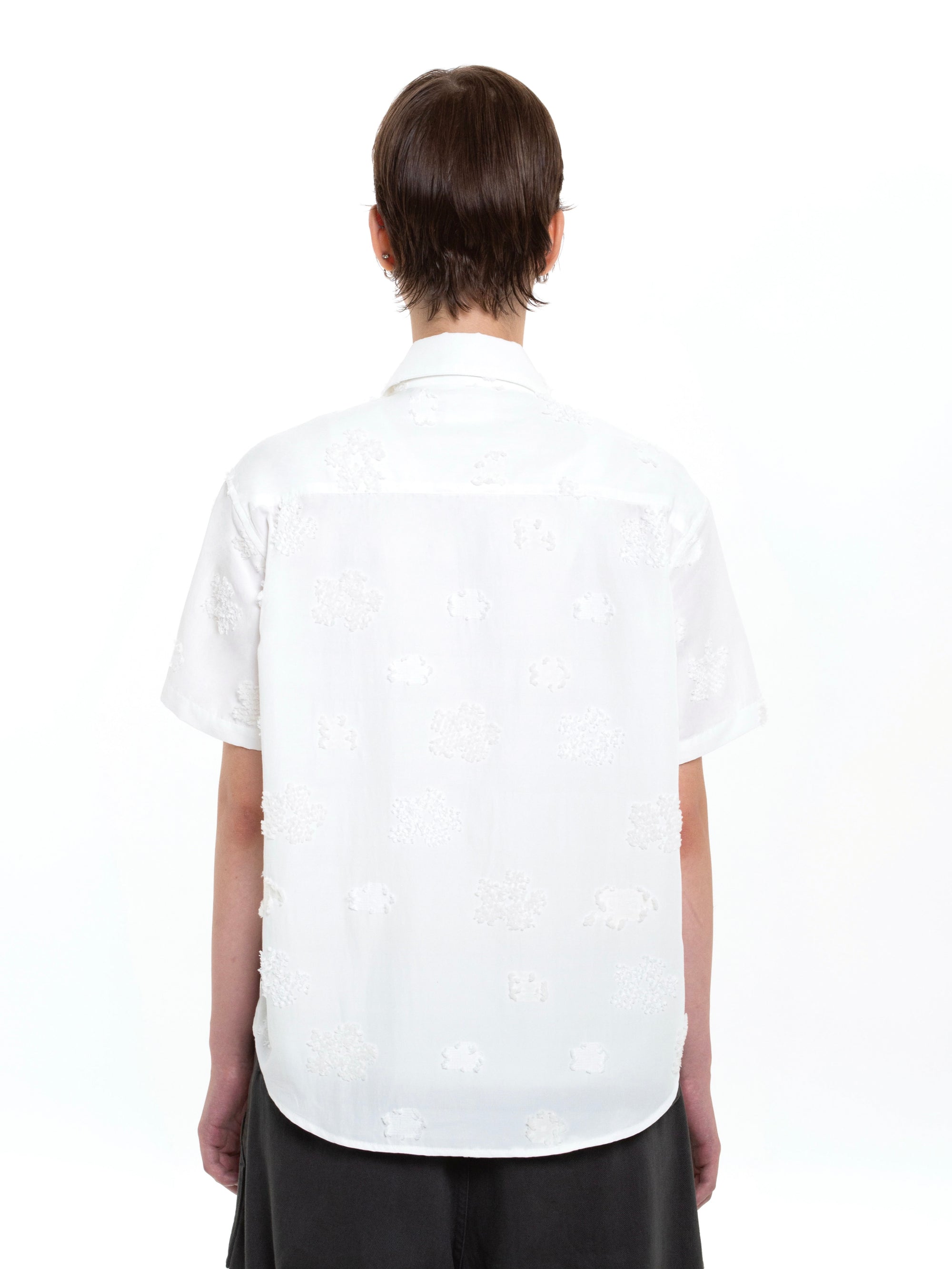 color:WHITE