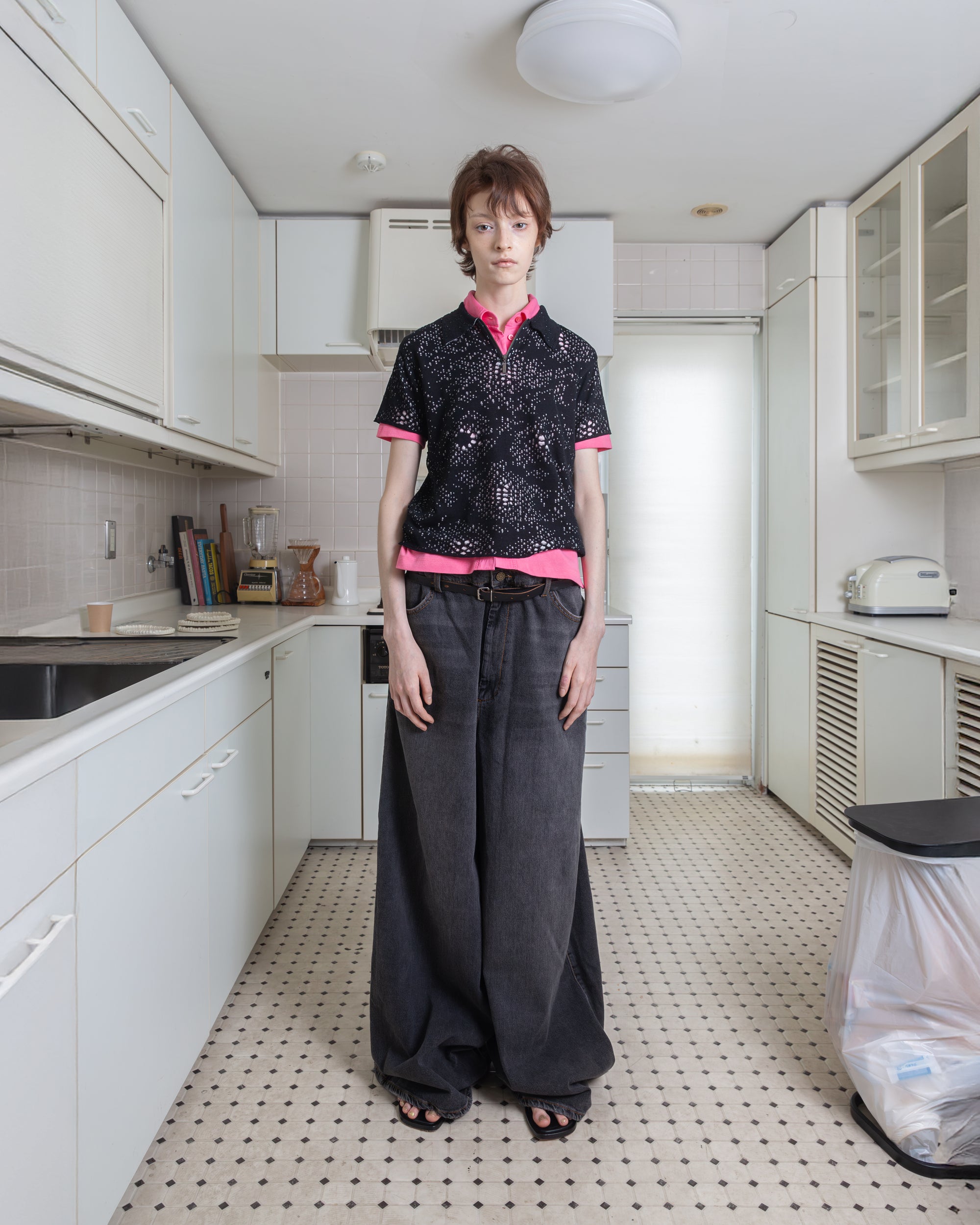 color:BLACK