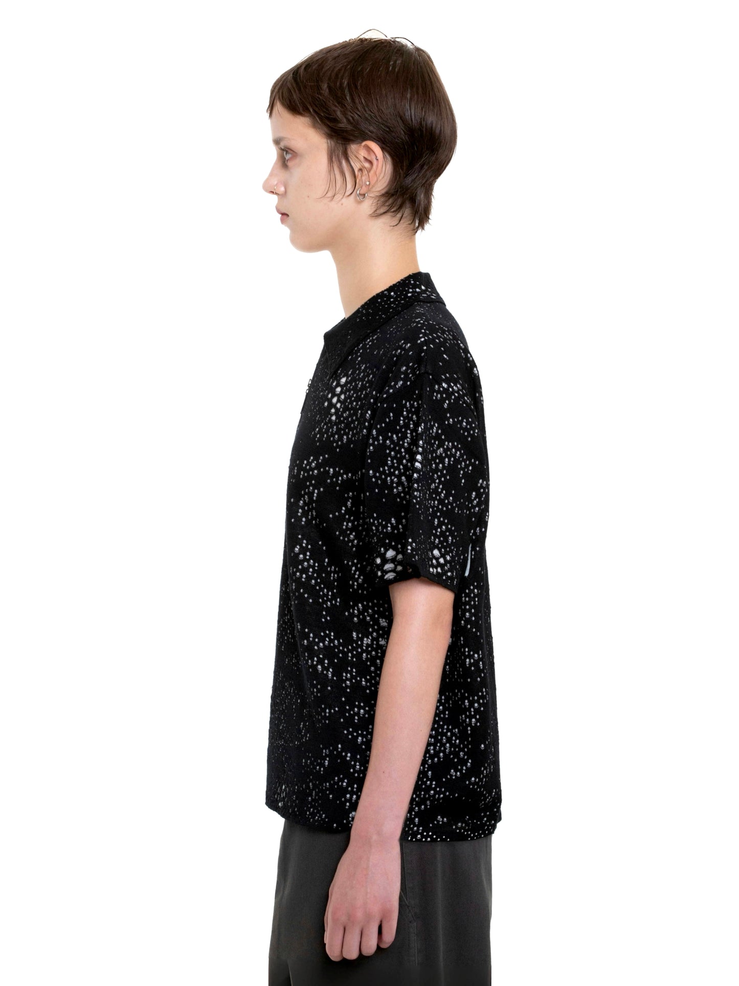 color:BLACK