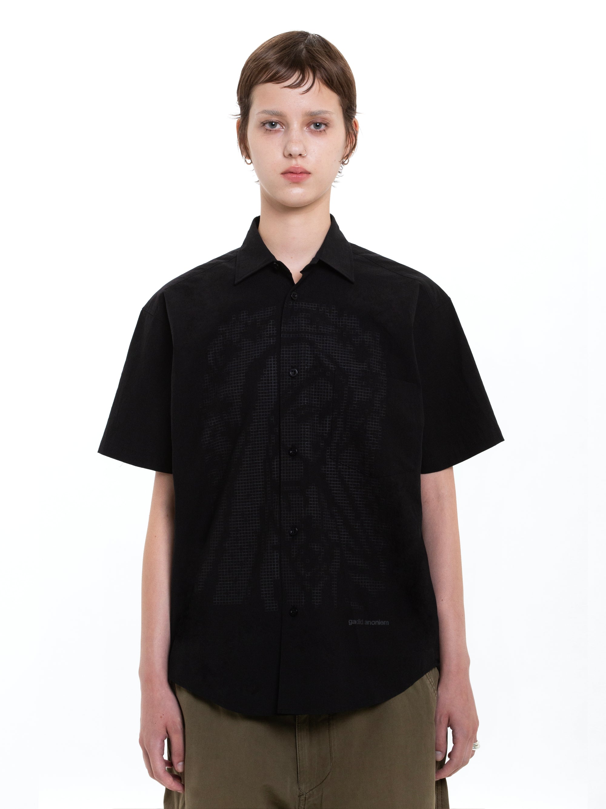 color:BLACK