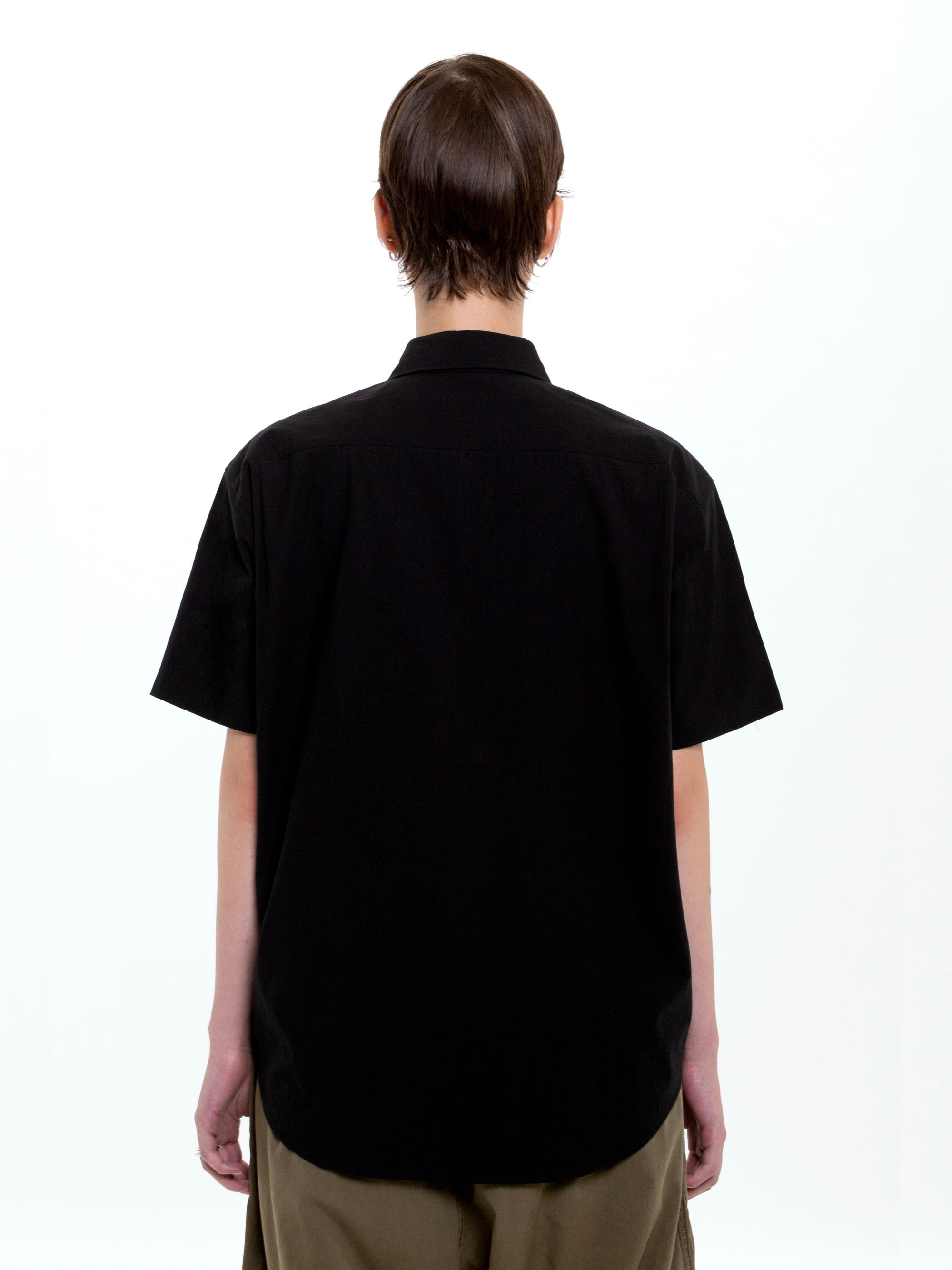 color:BLACK
