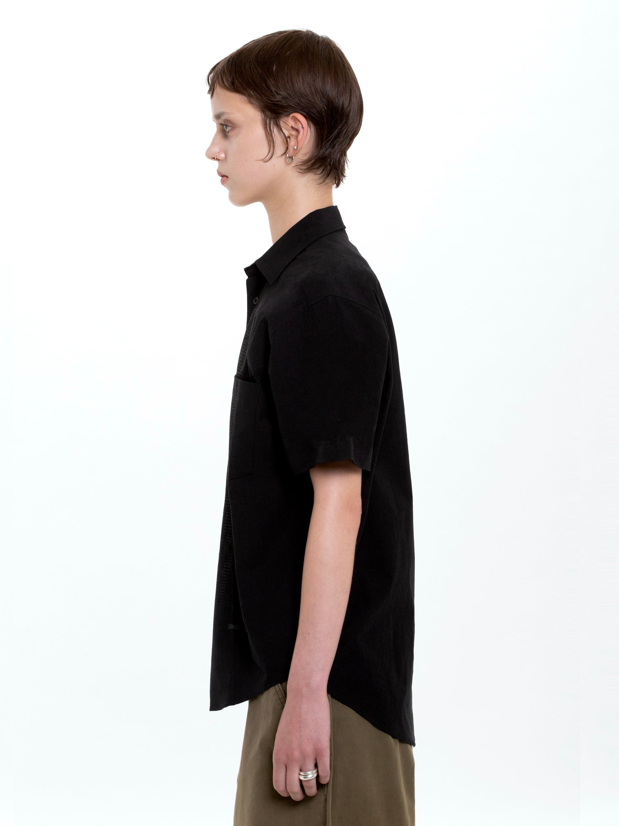 color:BLACK