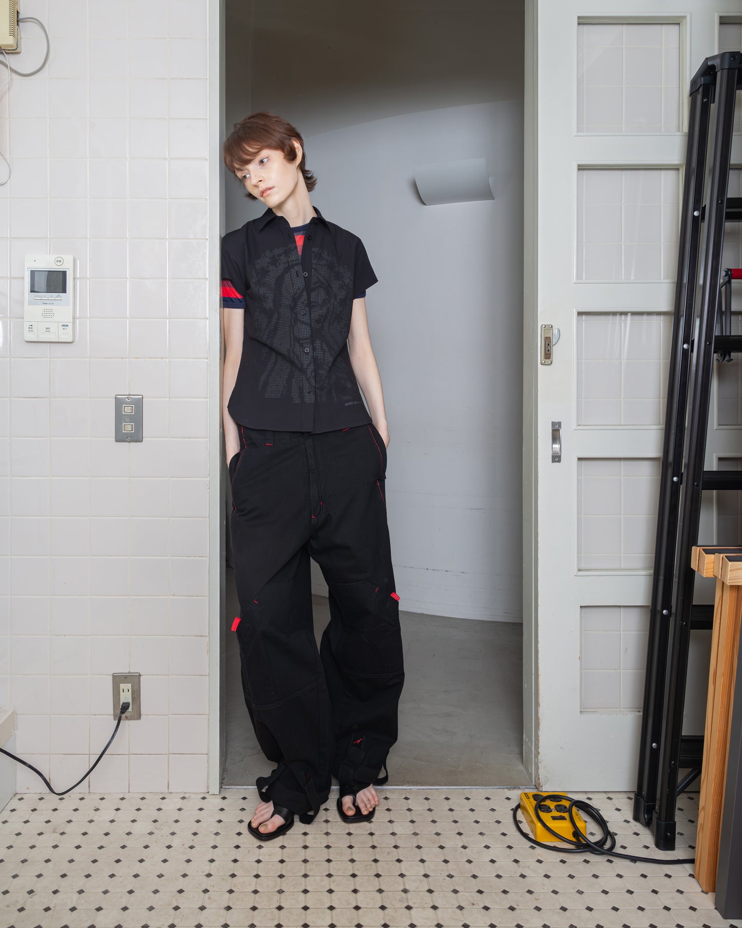 color:BLACK