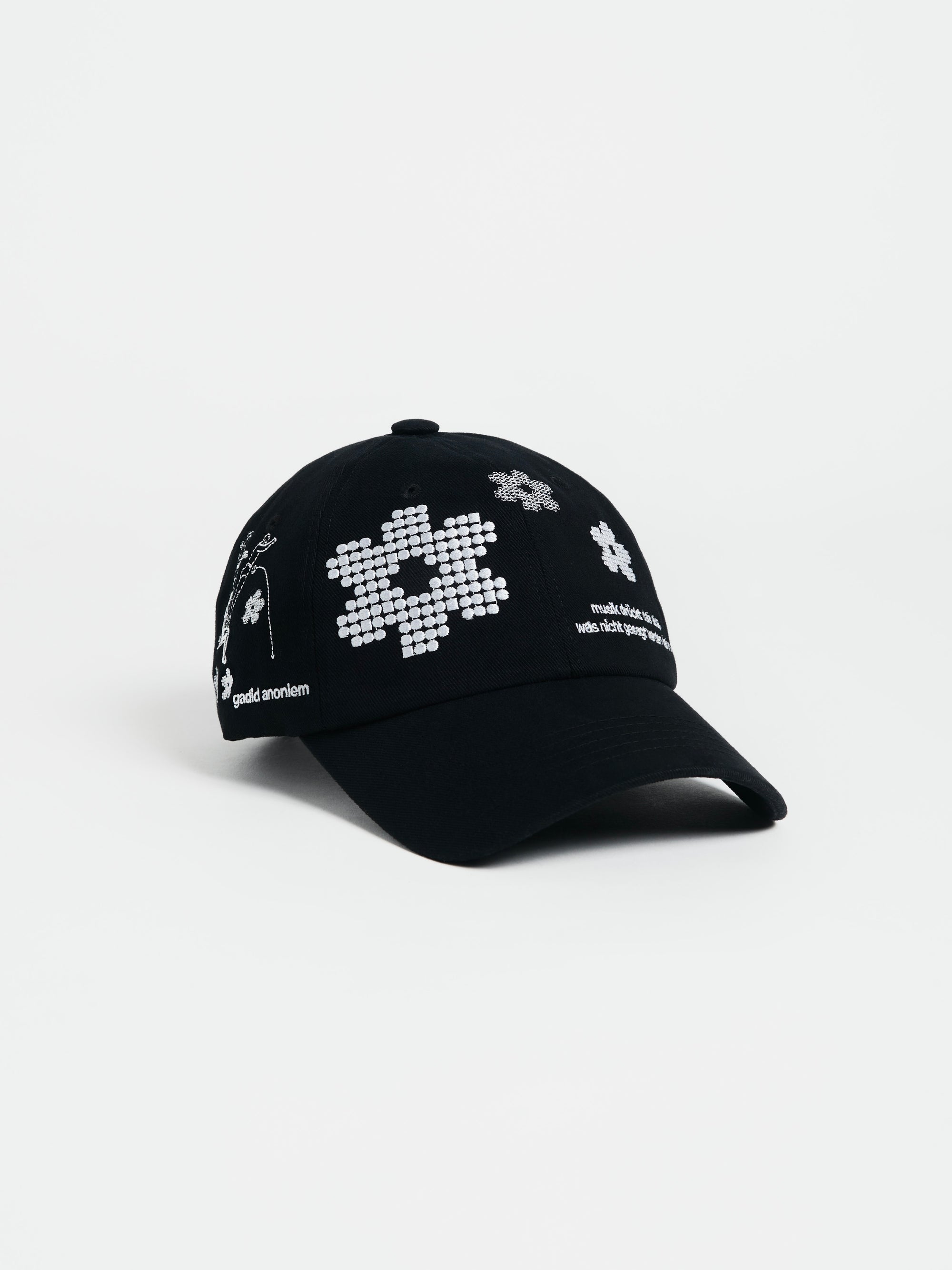 color:BLACK