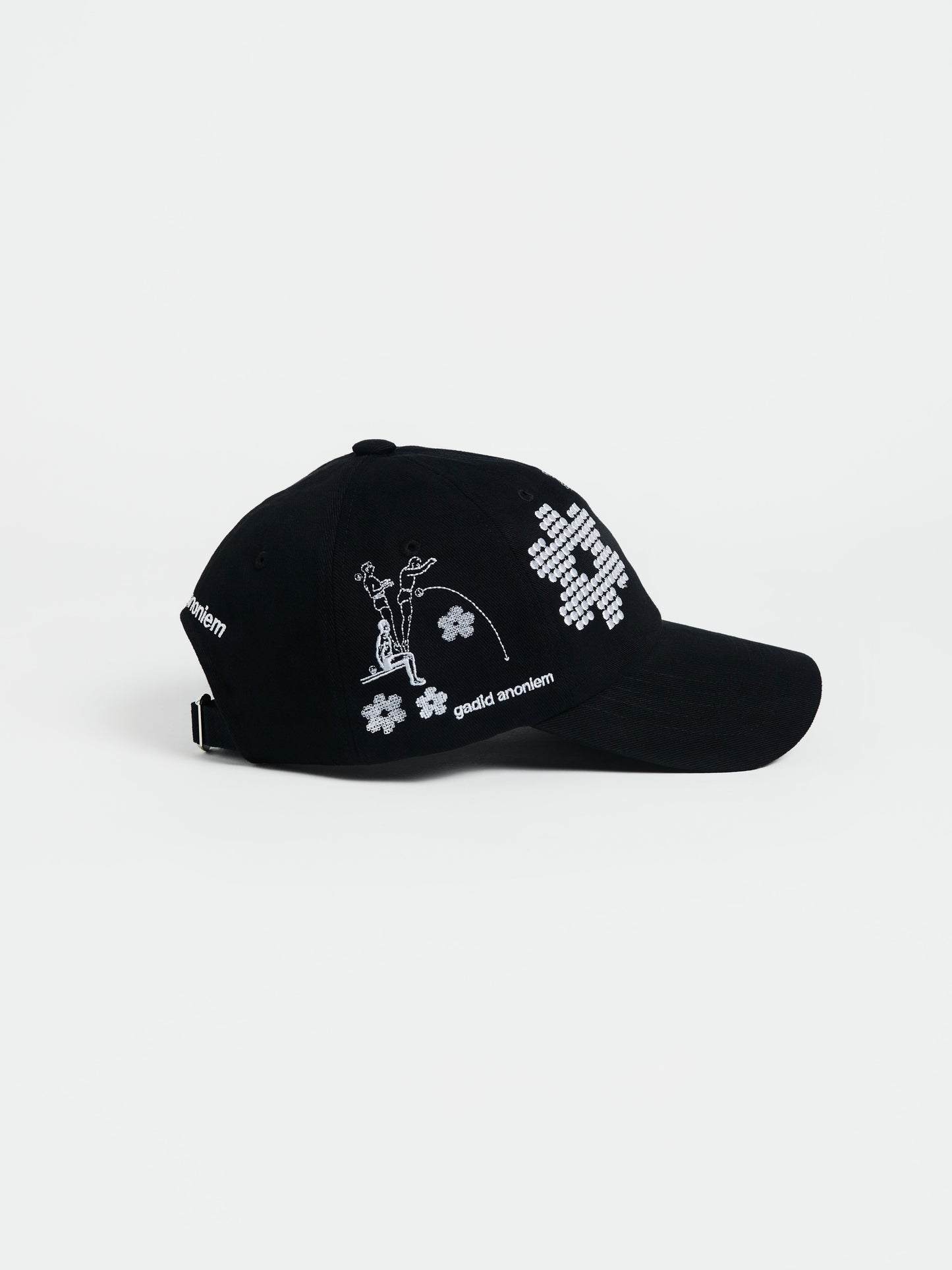 color:BLACK