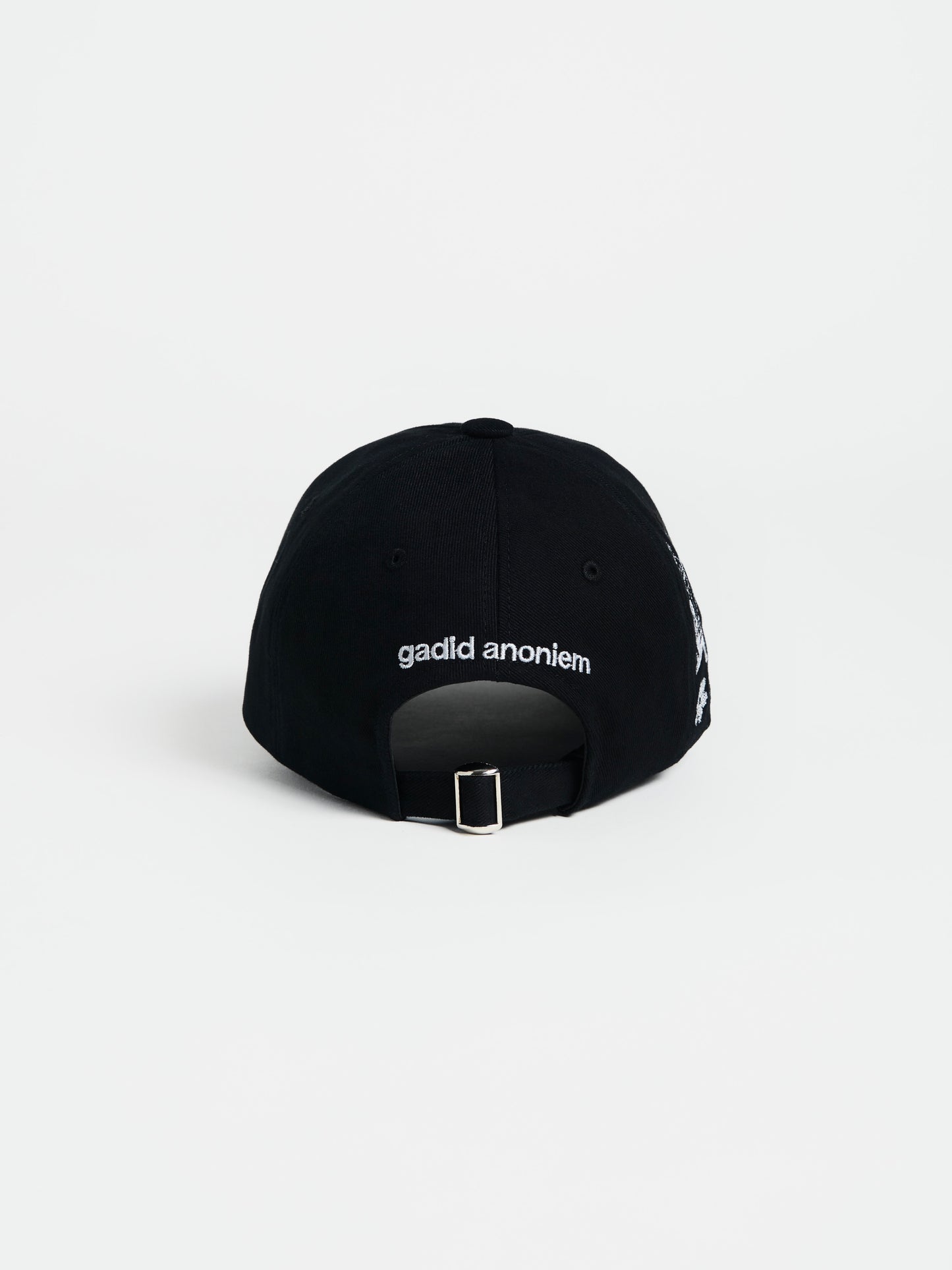 color:BLACK