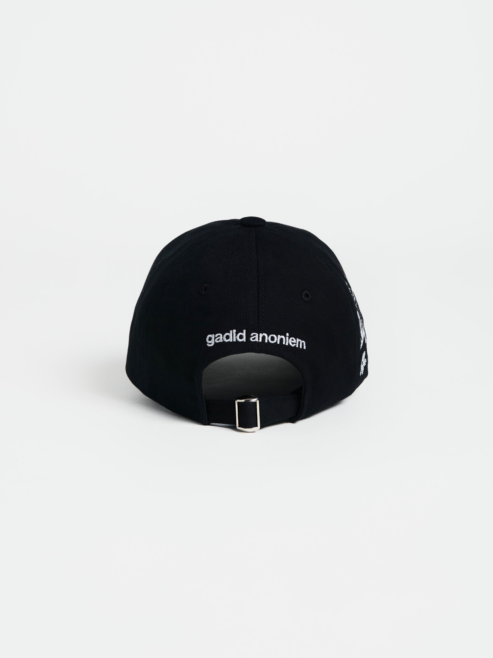 color:BLACK
