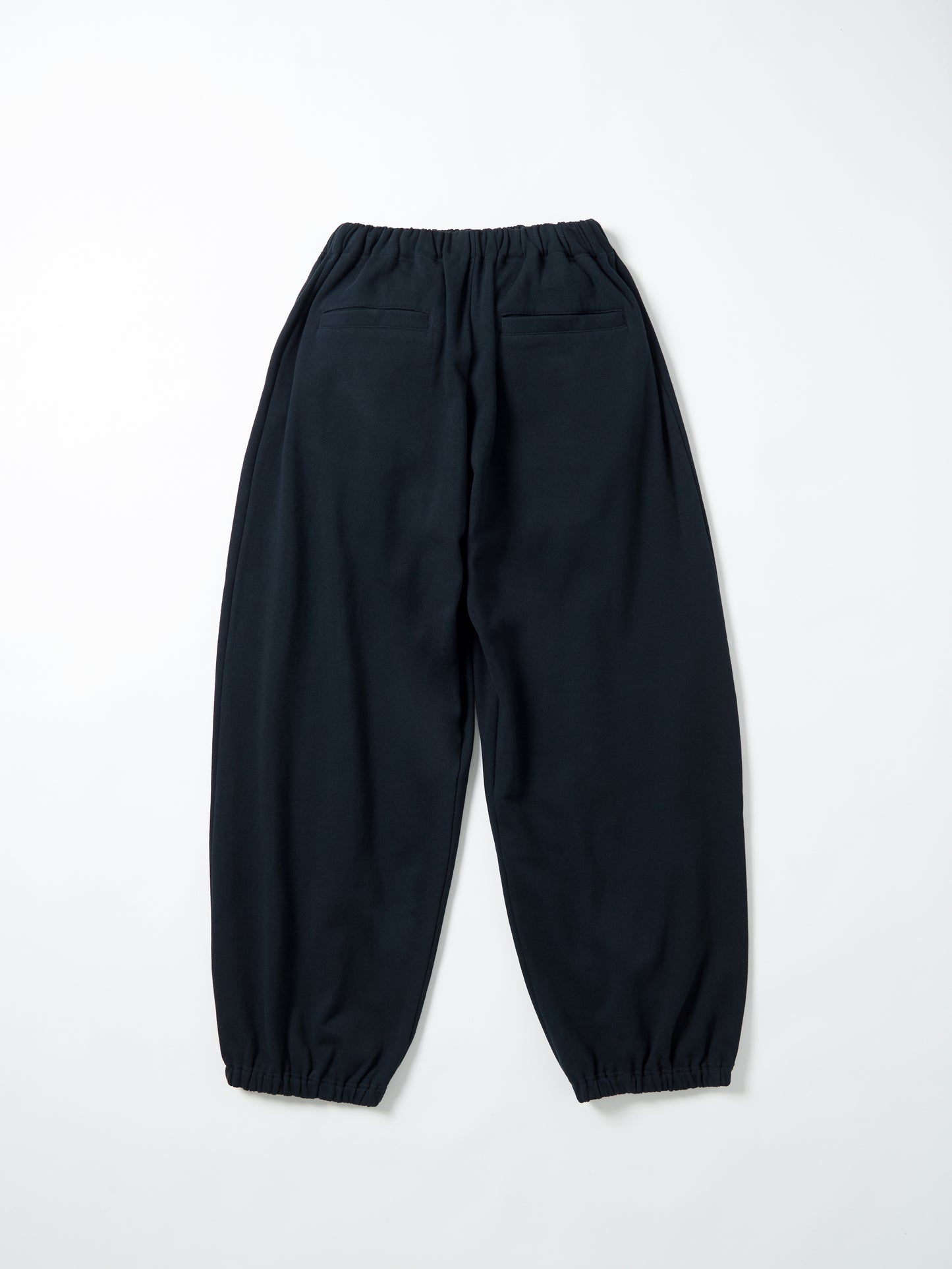 color:BLACK