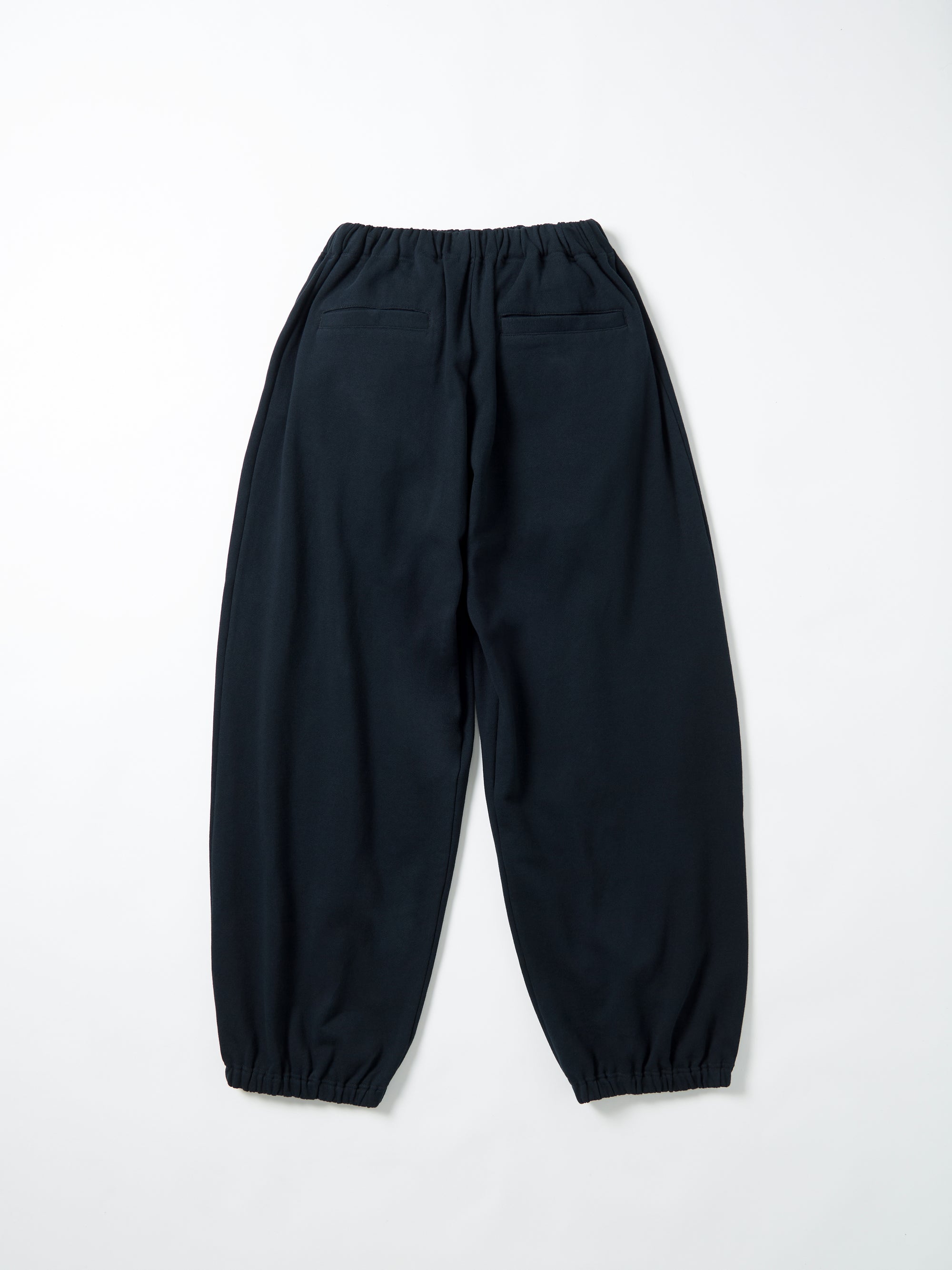 color:BLACK