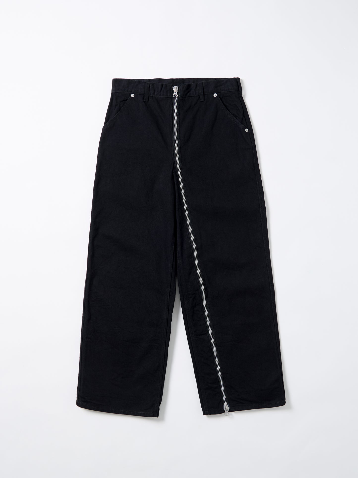 color:BLACK