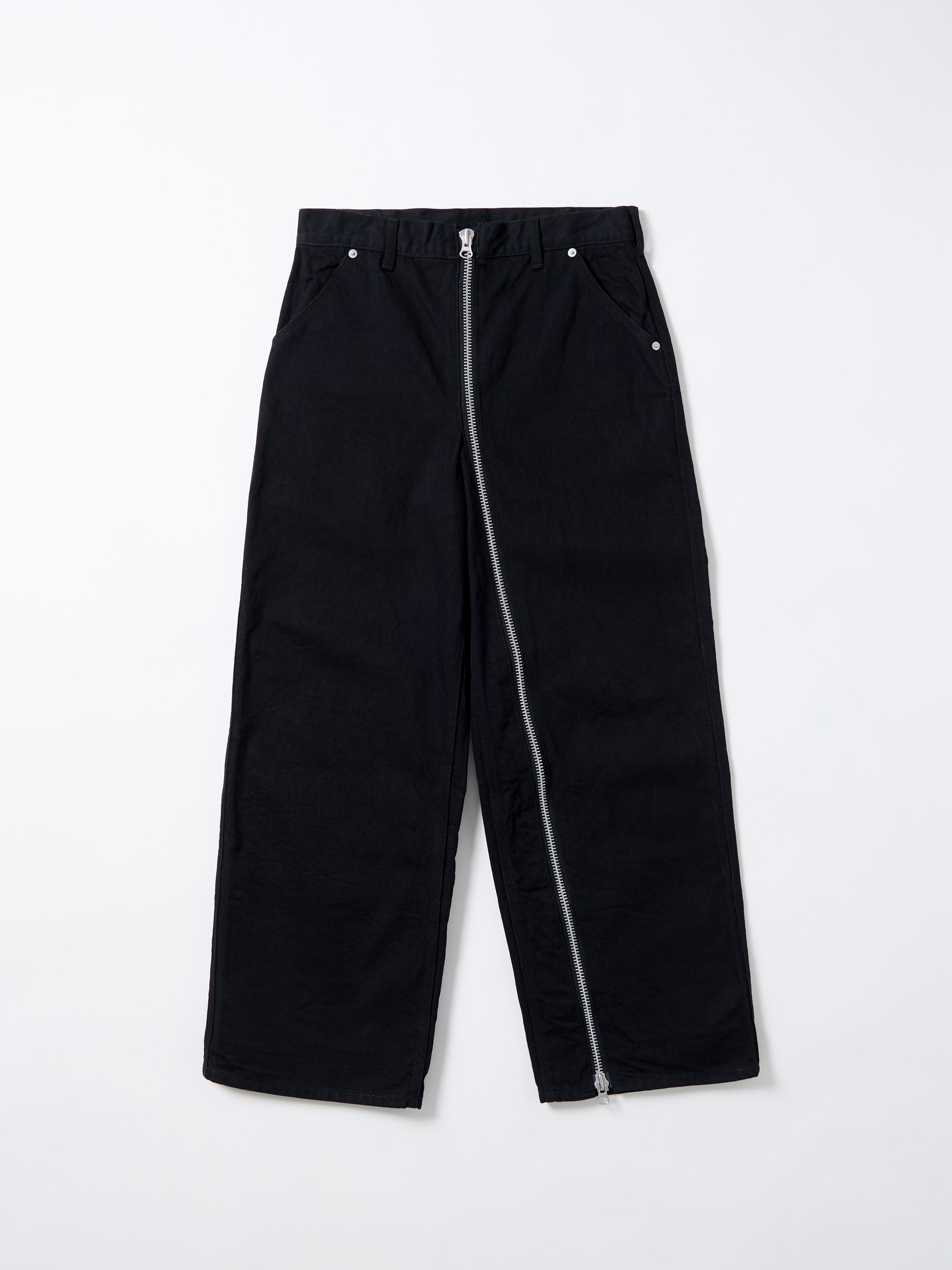 color:BLACK