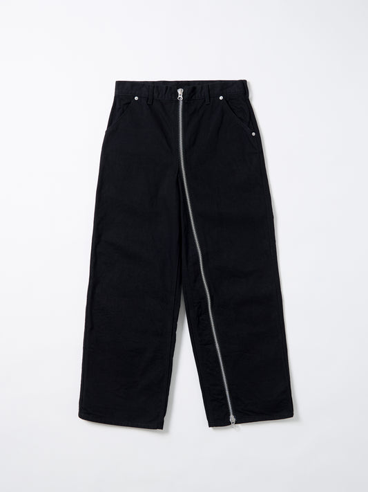 color:BLACK