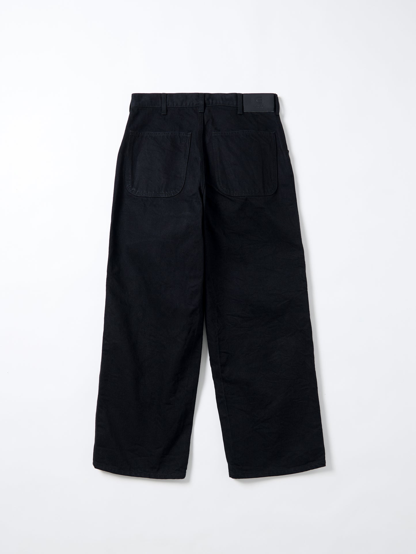 color:BLACK
