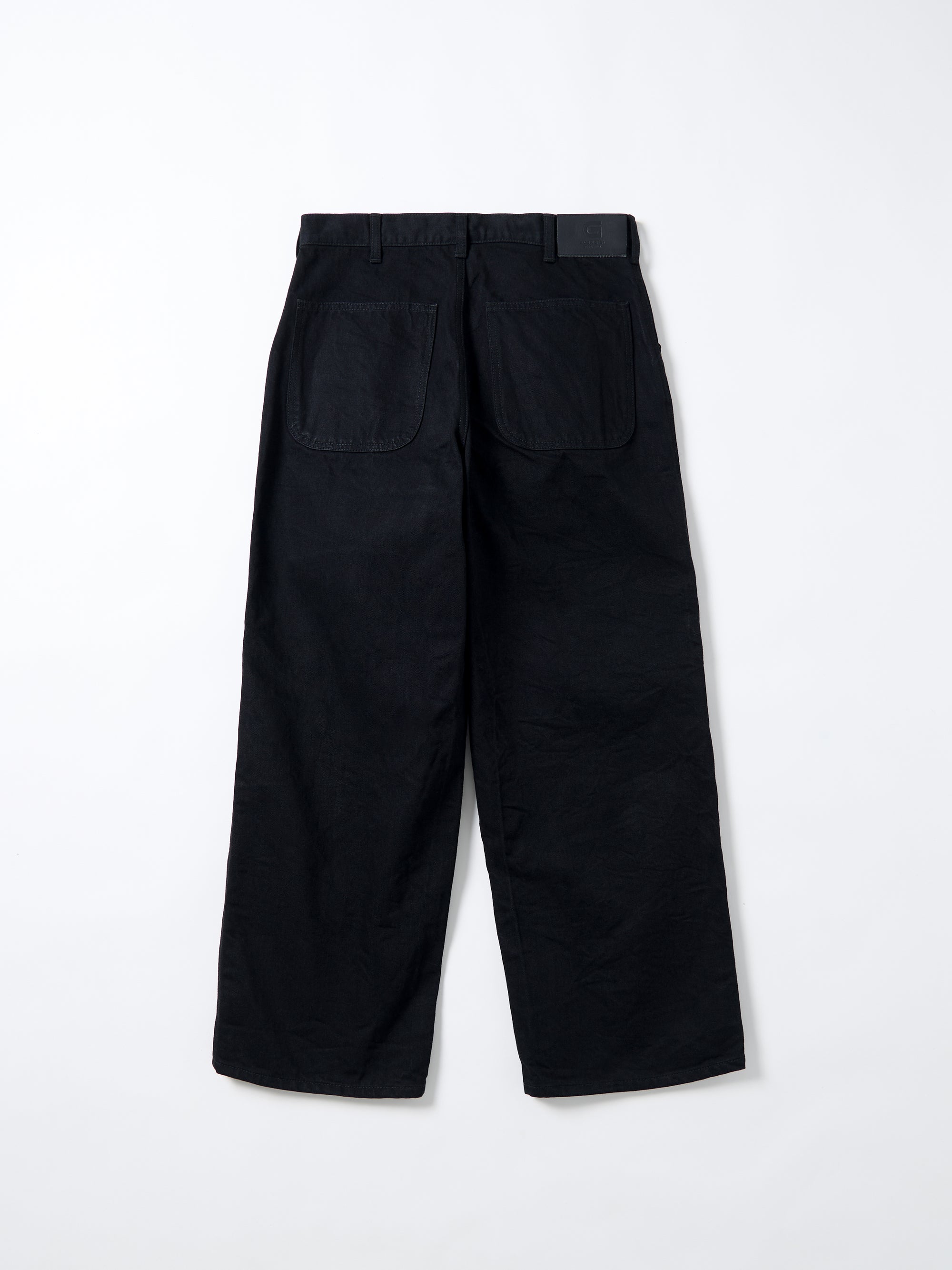 color:BLACK