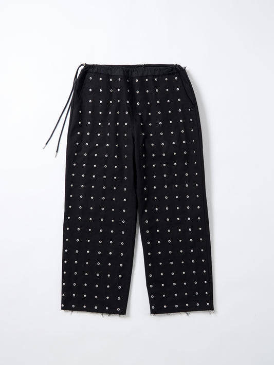 color:BLACK