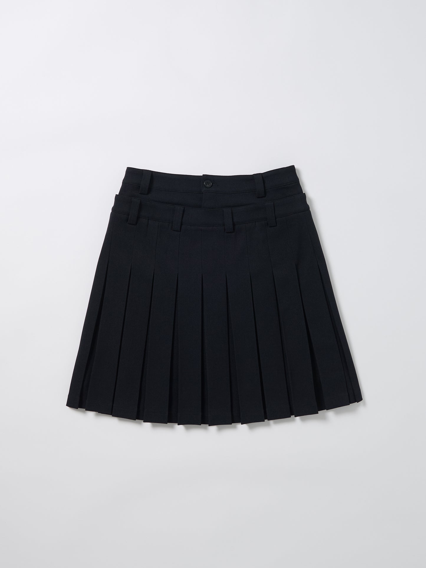 color:BLACK