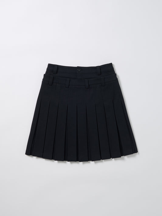 color:BLACK