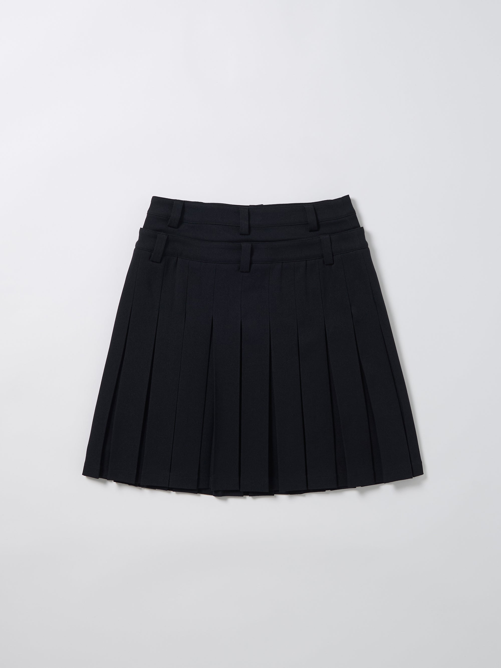 color:BLACK