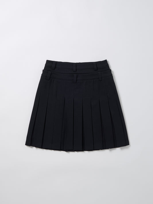 color:BLACK