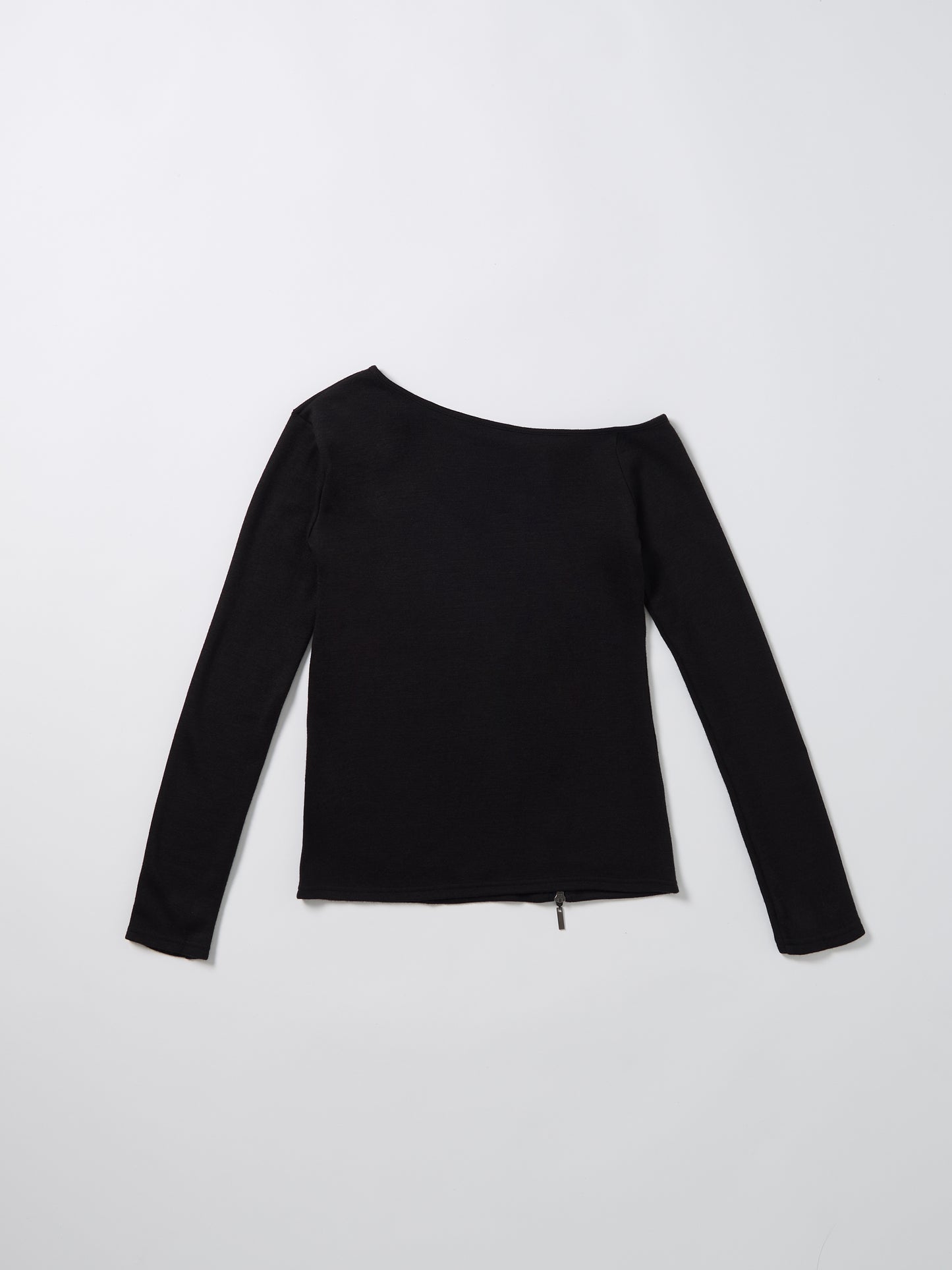 color:BLACK