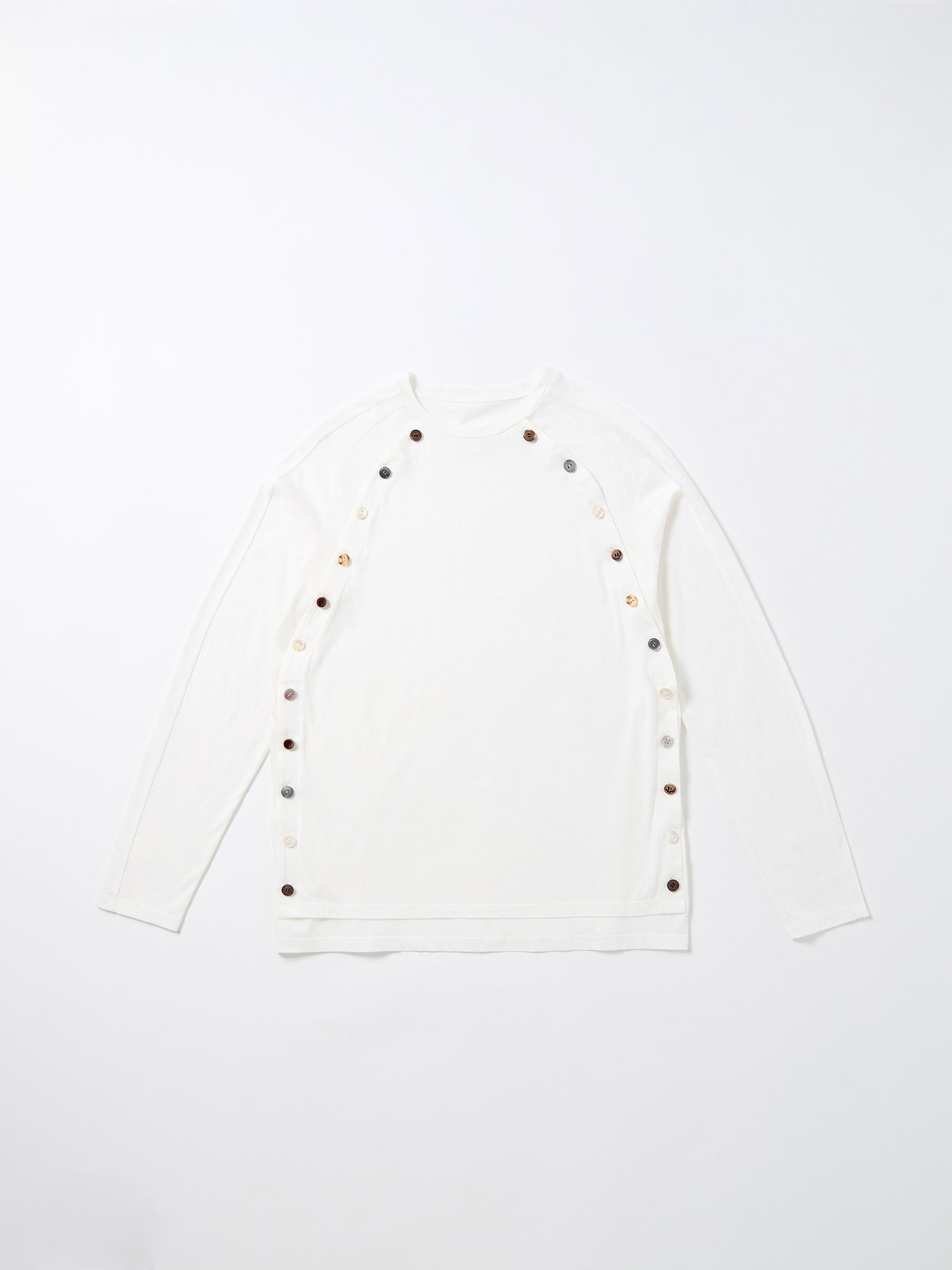 color:WHITE
