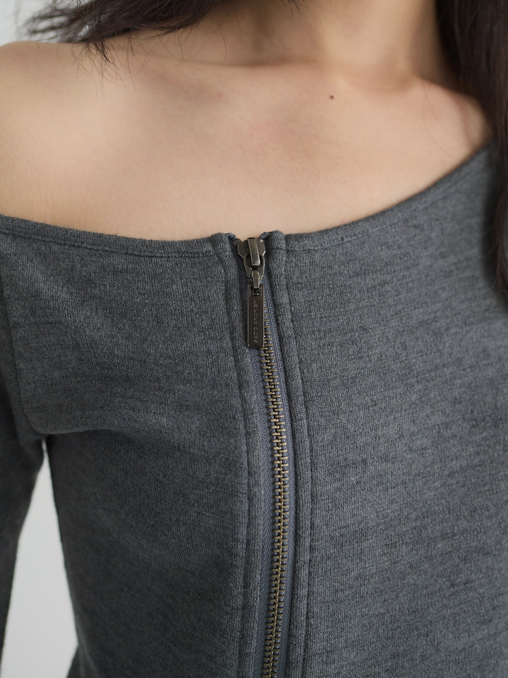 color:GREY