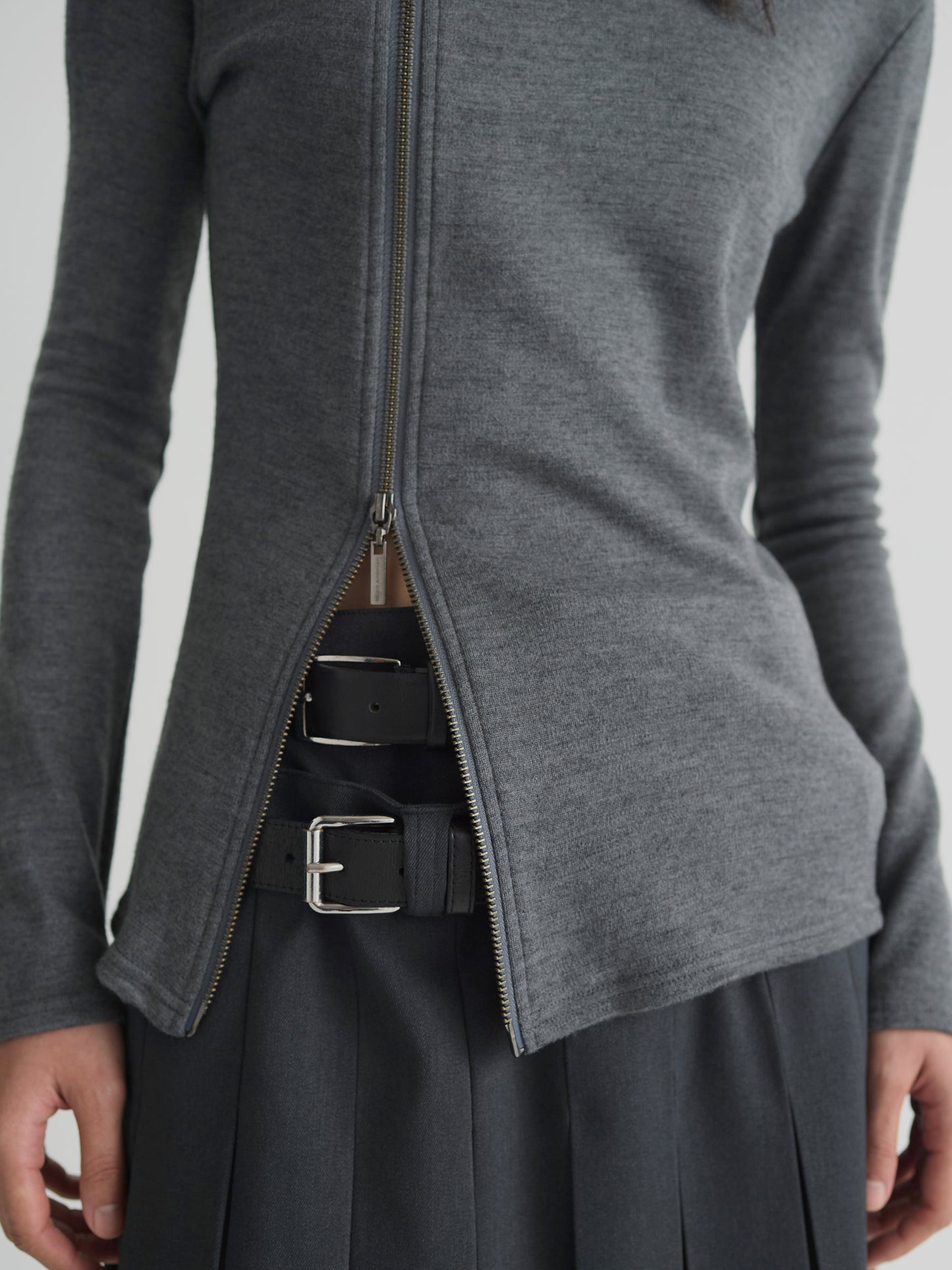 color:GREY