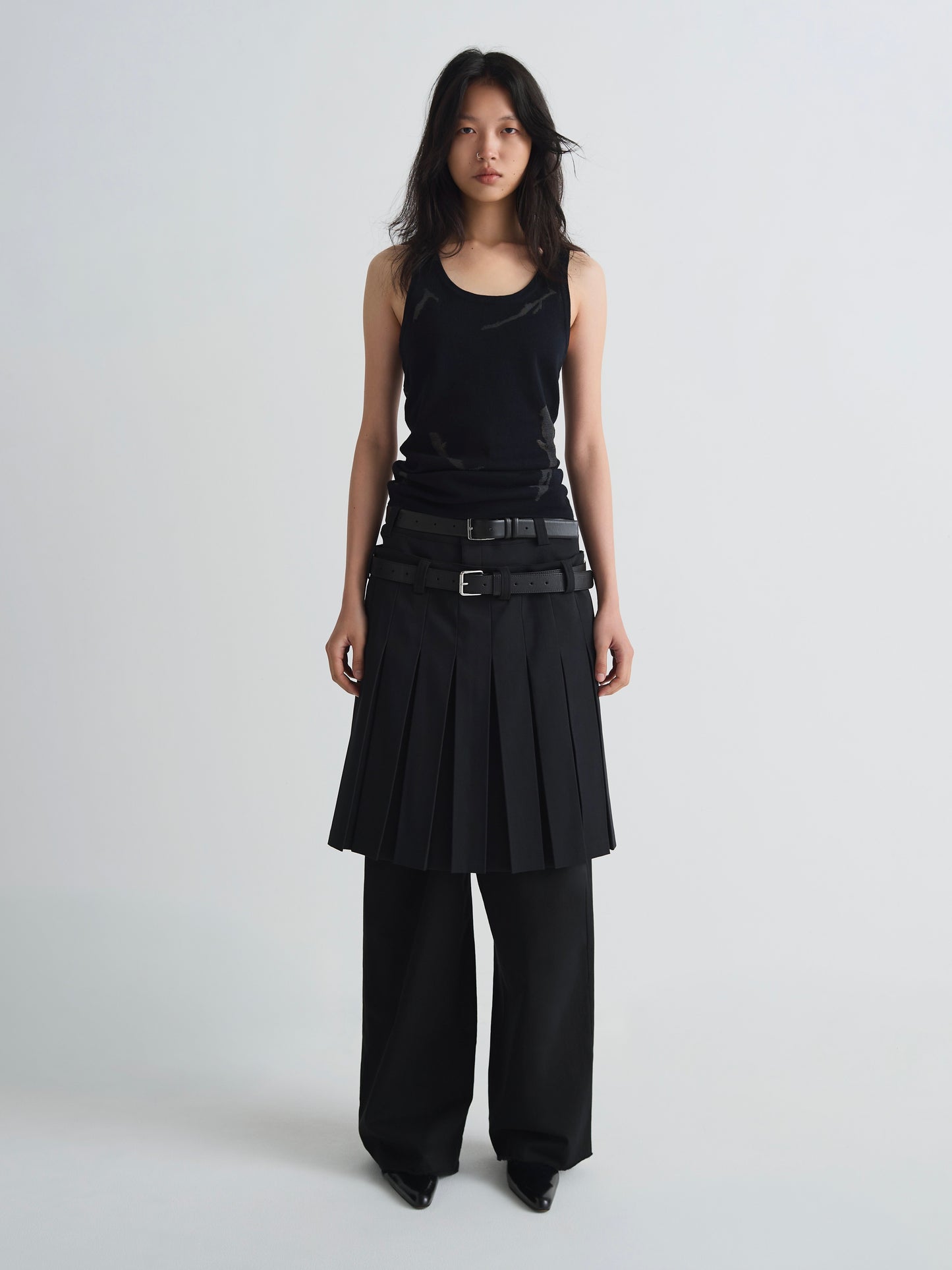 color:BLACK
