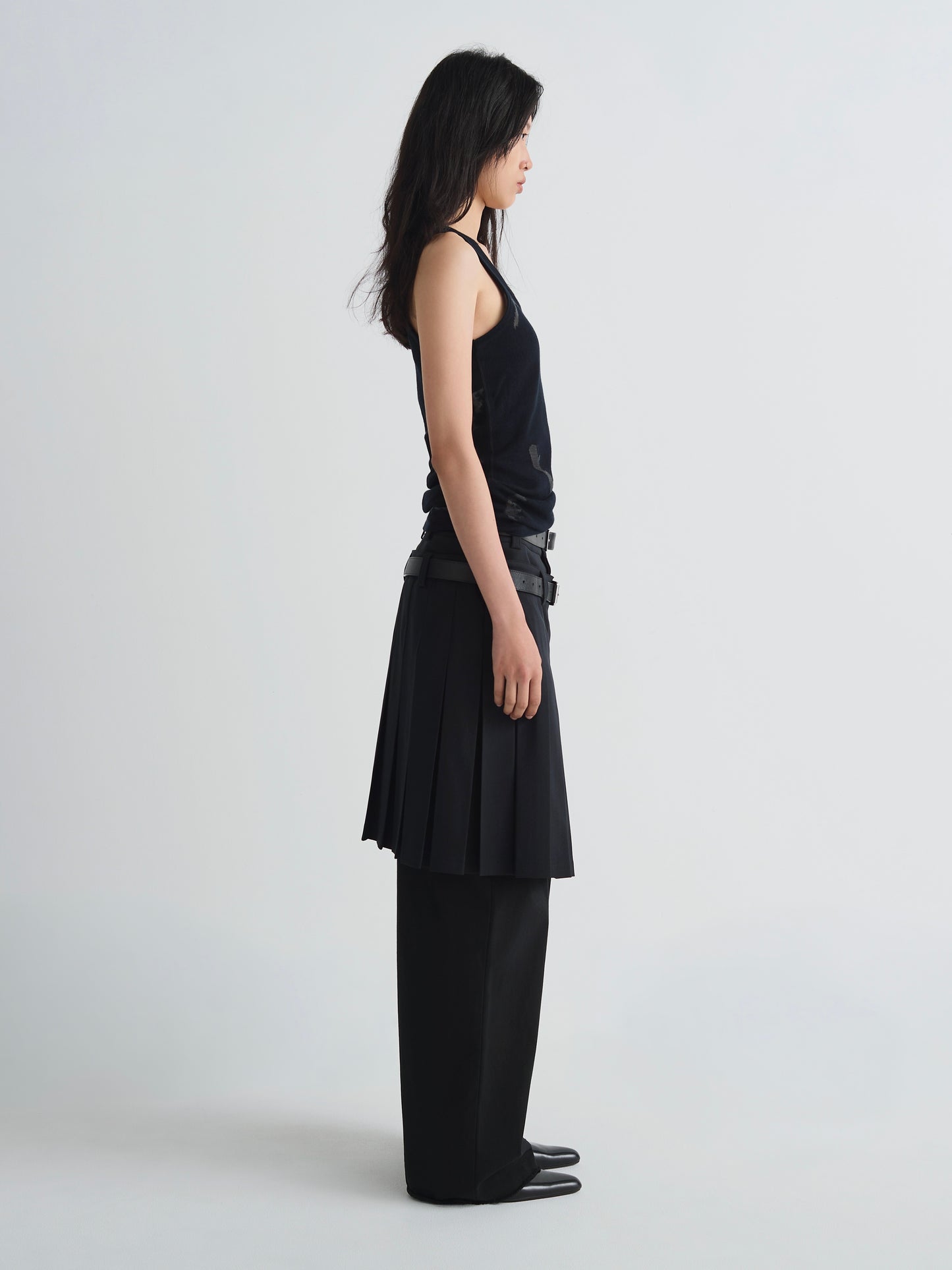 color:BLACK