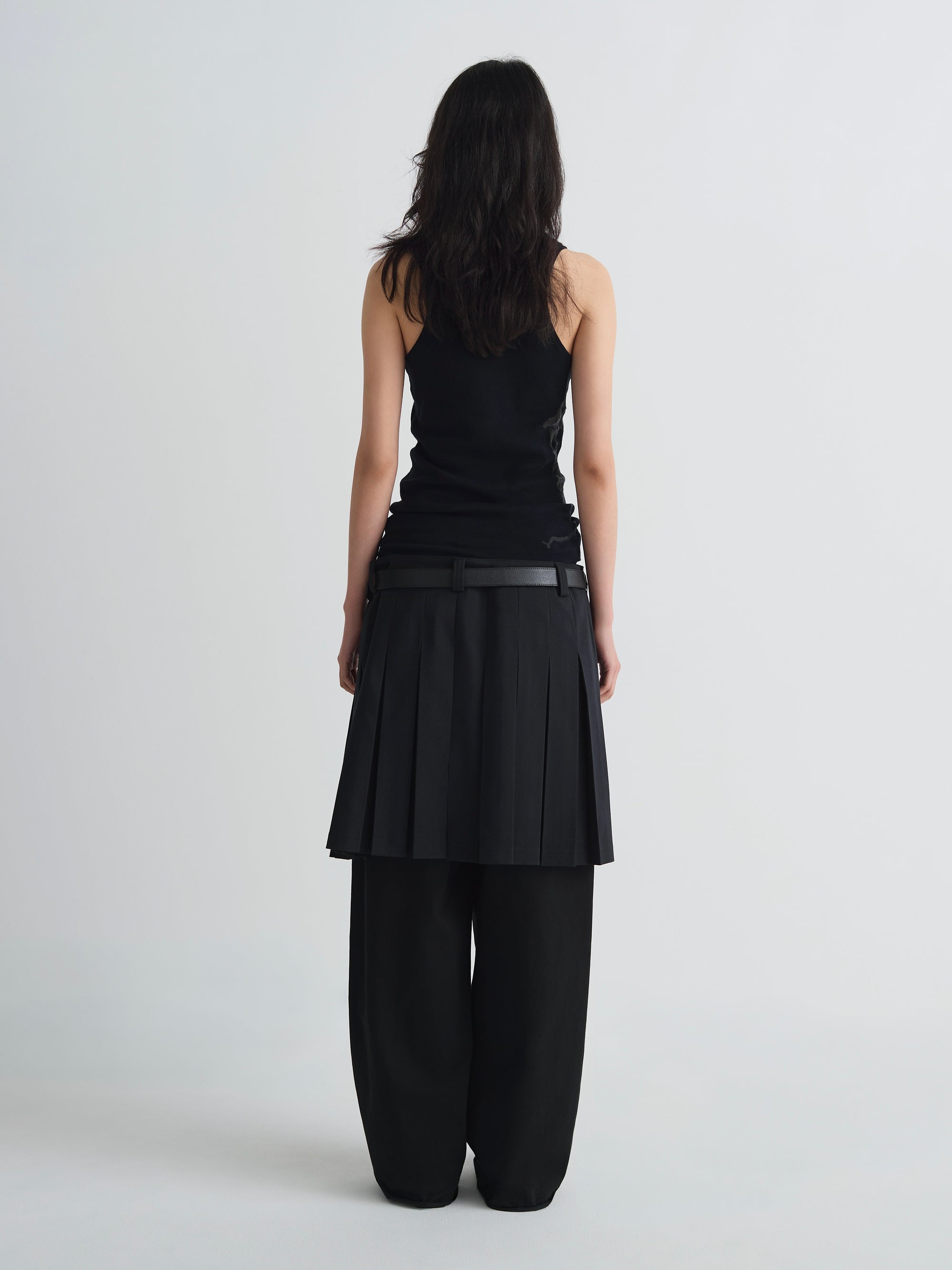 color:BLACK