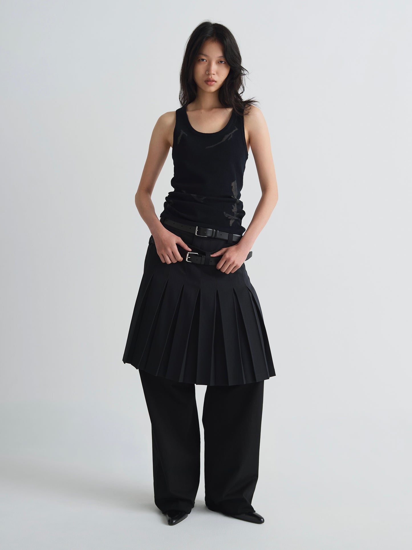 color:BLACK