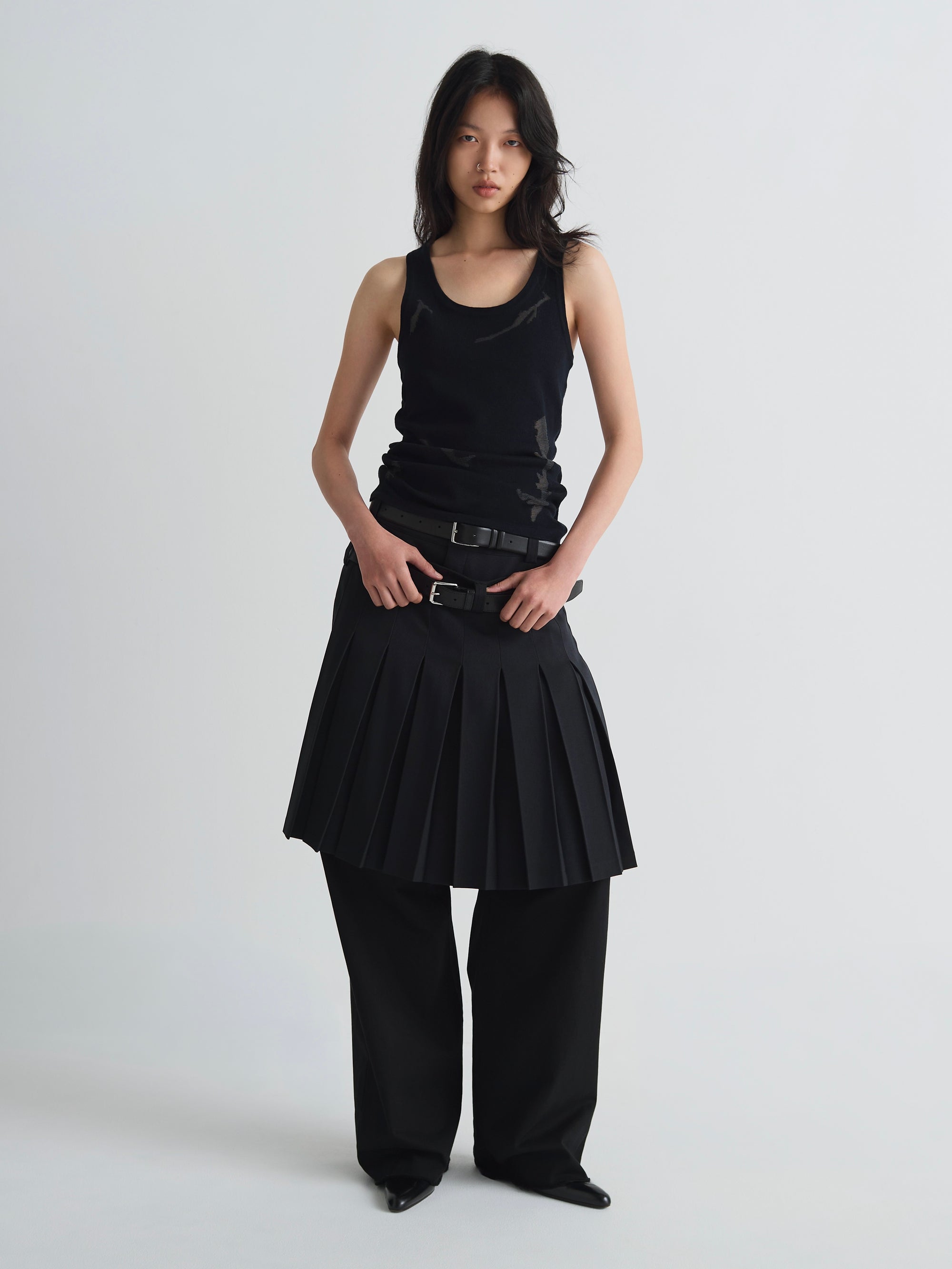 color:BLACK