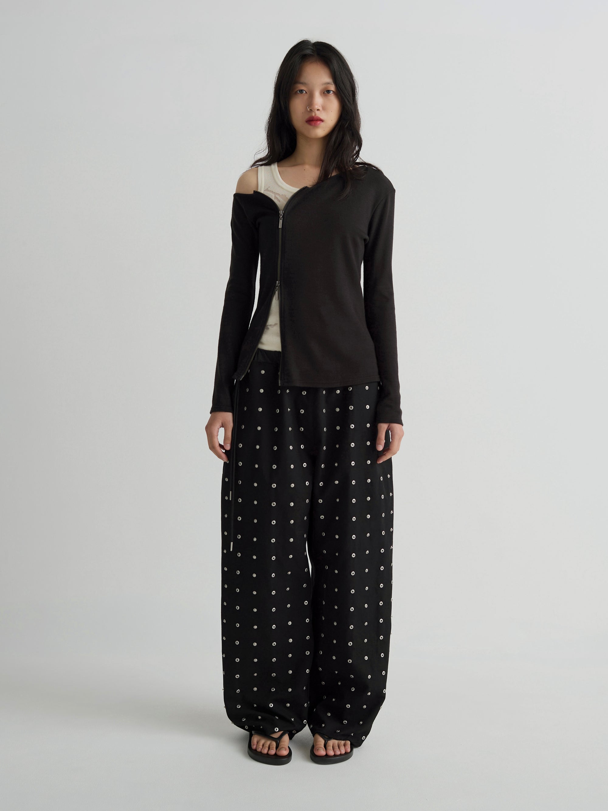 color:BLACK