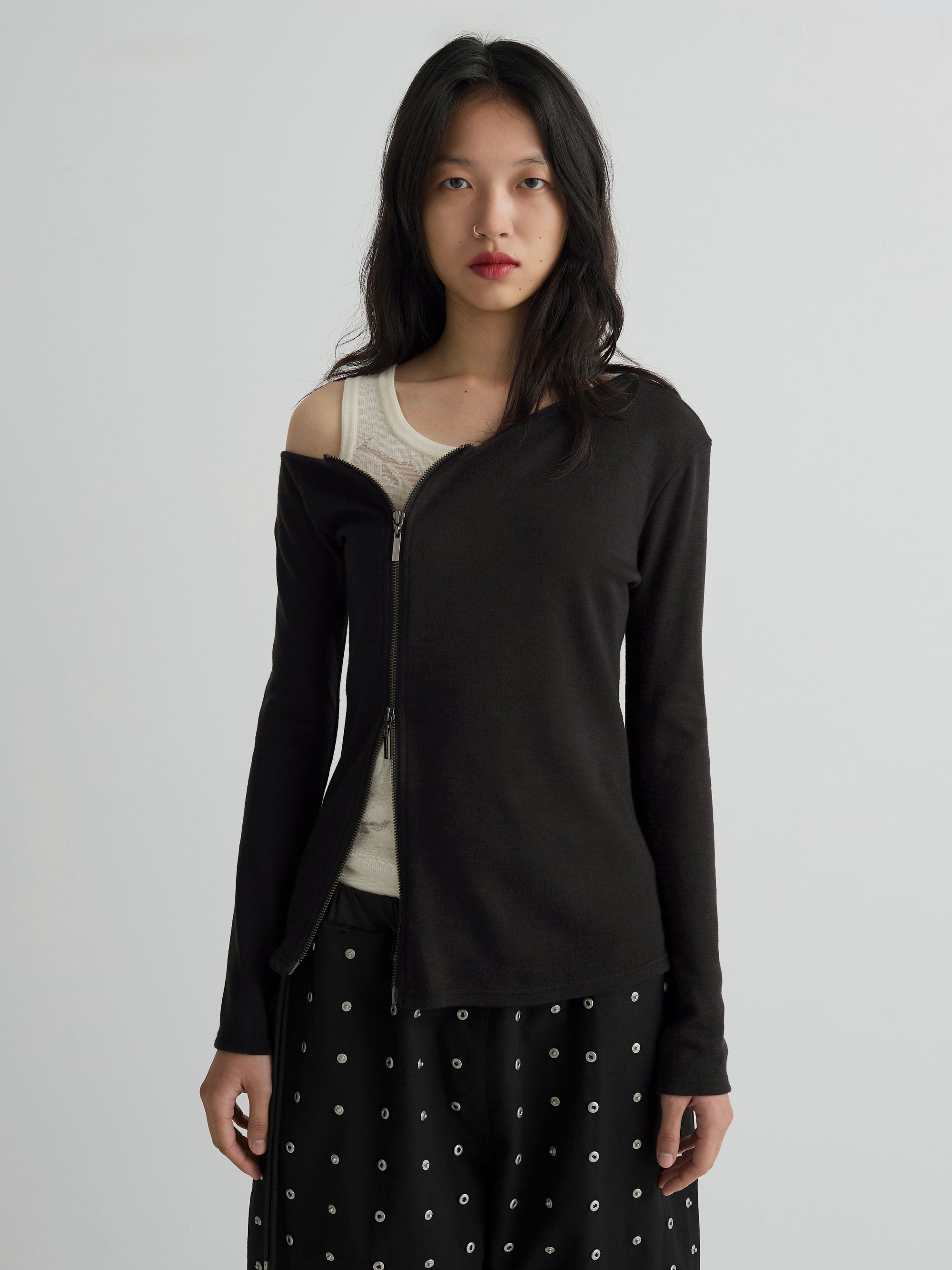 color:BLACK