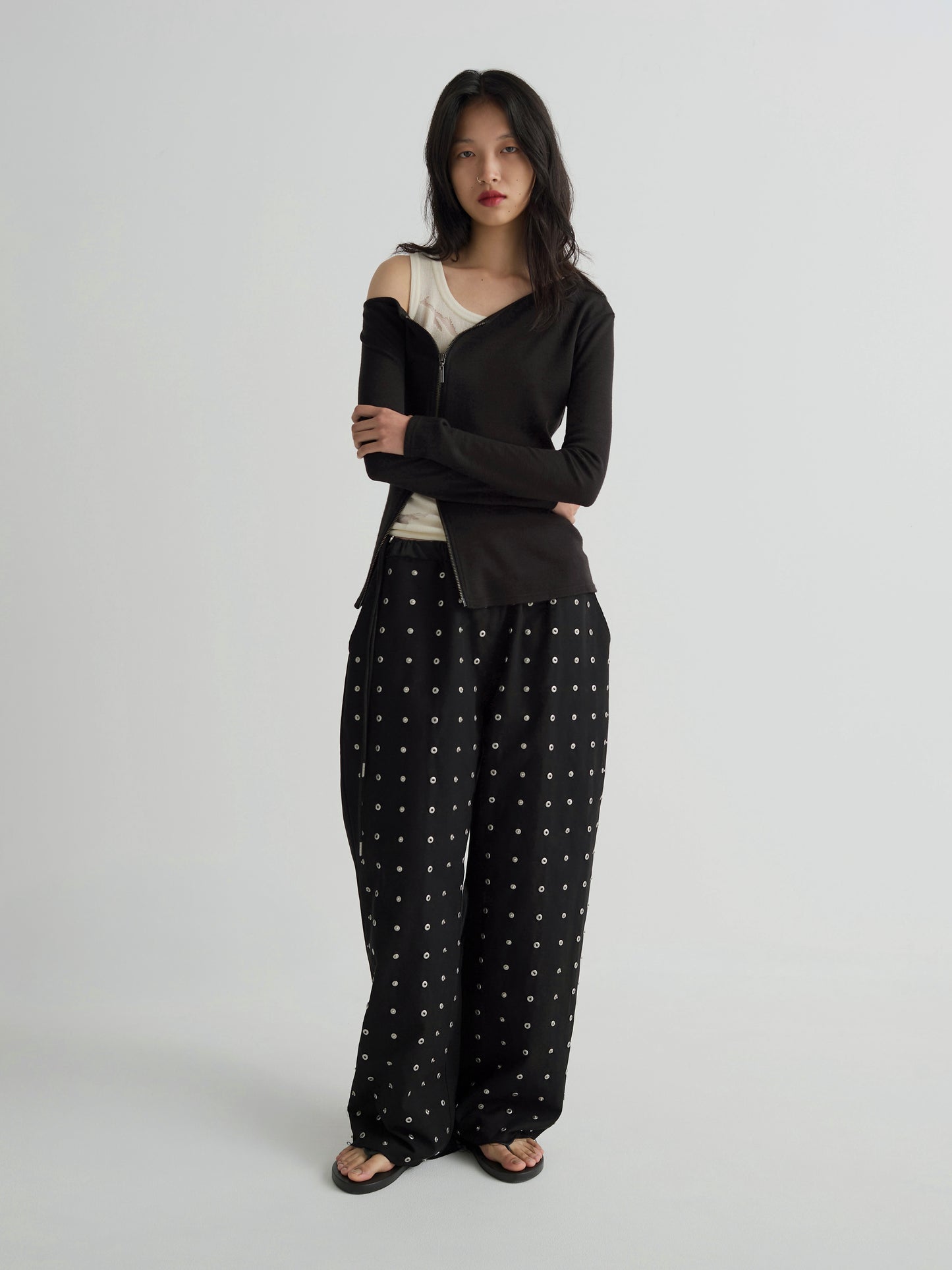 color:BLACK