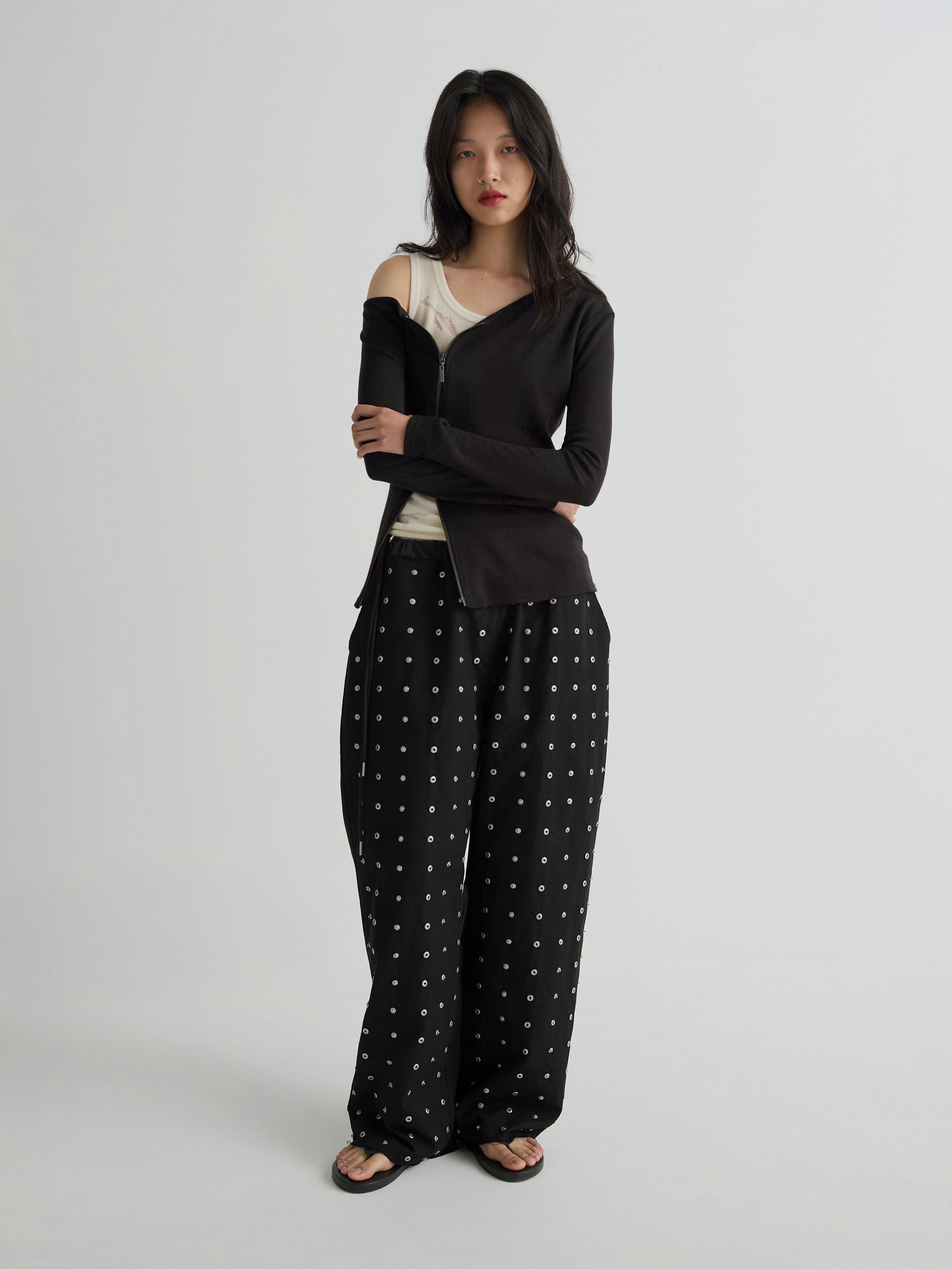 color:BLACK