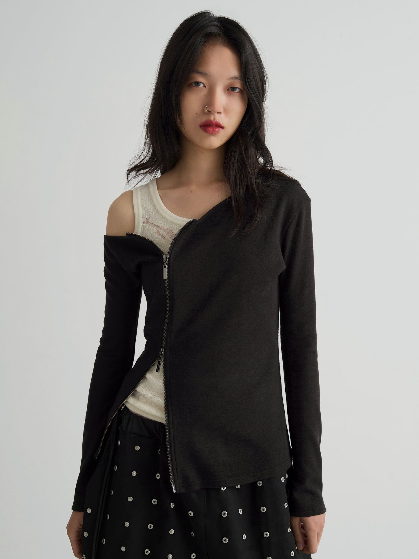 color:BLACK