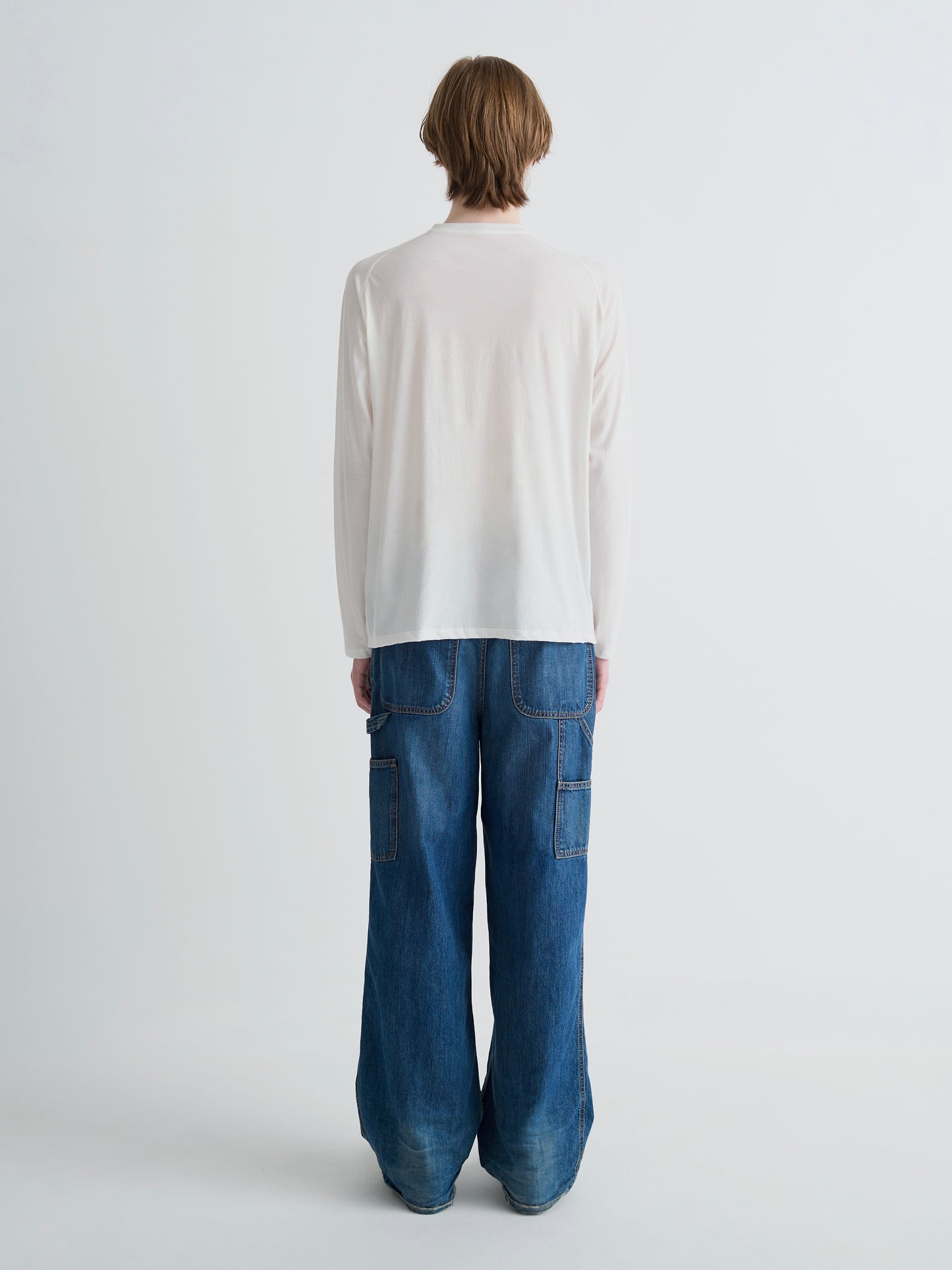 color:WHITE
