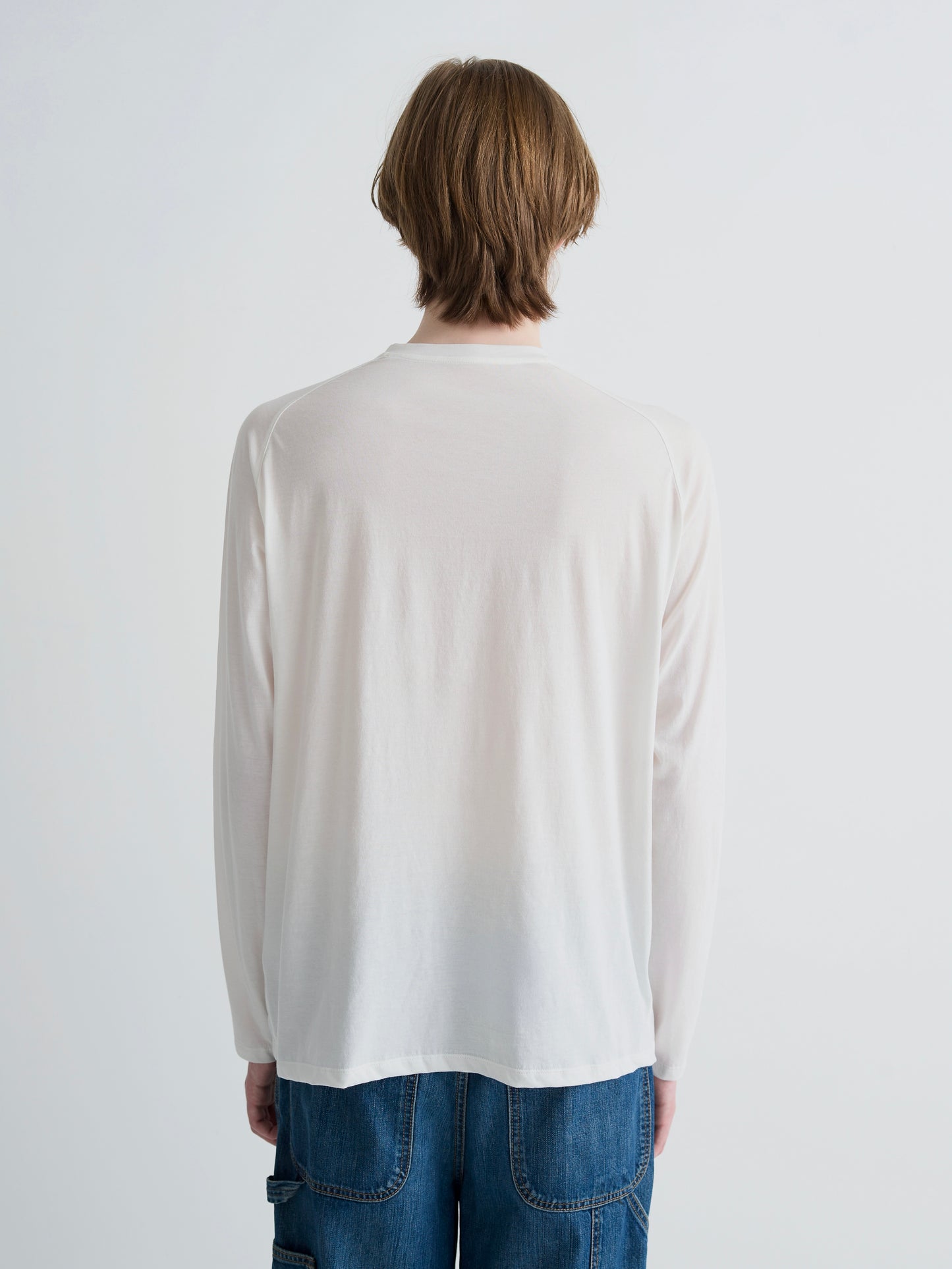 color:WHITE