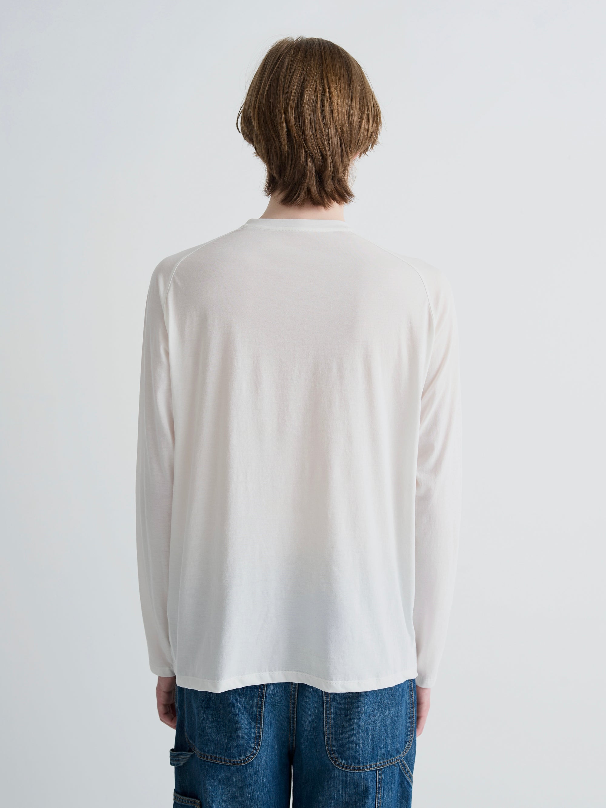 color:WHITE