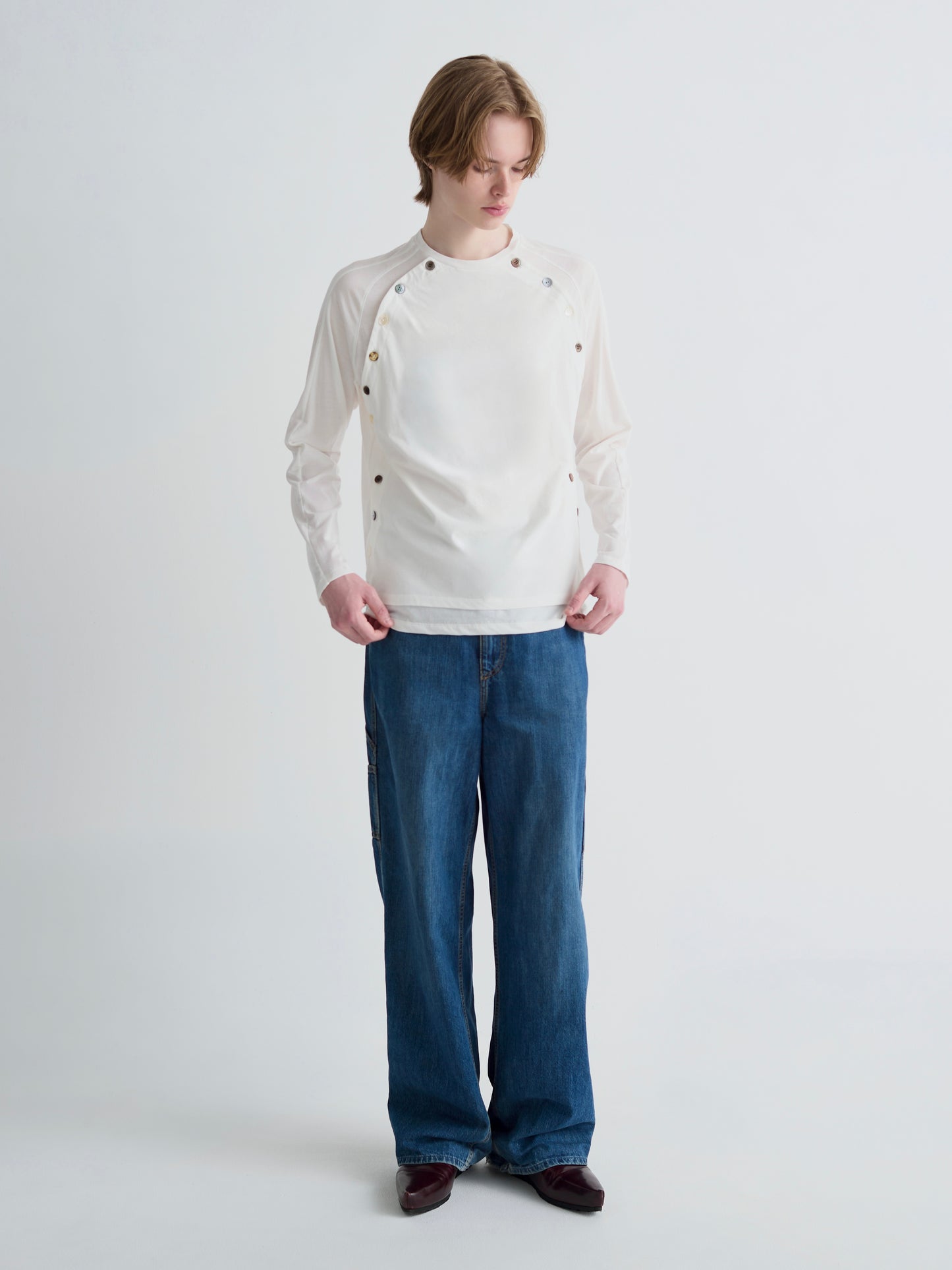 color:WHITE