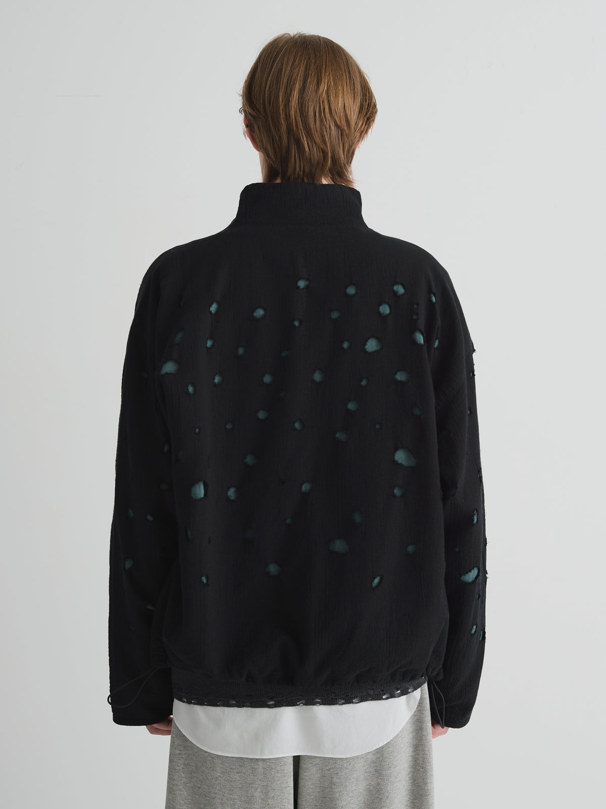 color:BLACK