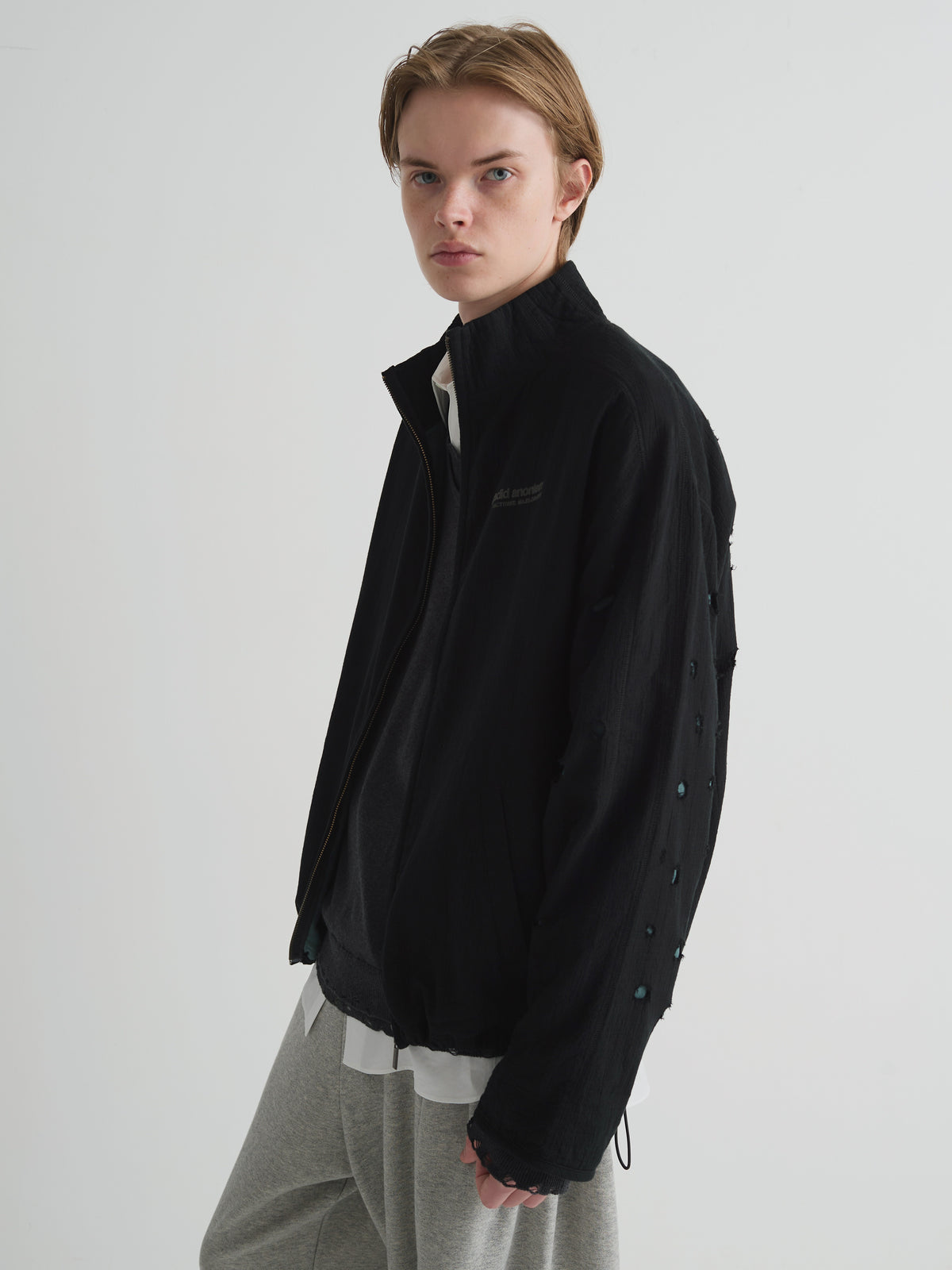 color:BLACK