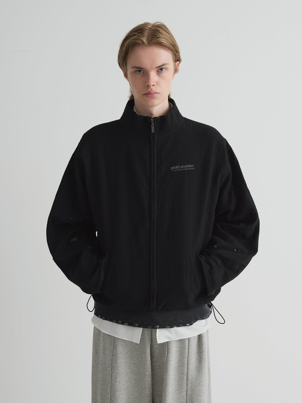 color:BLACK