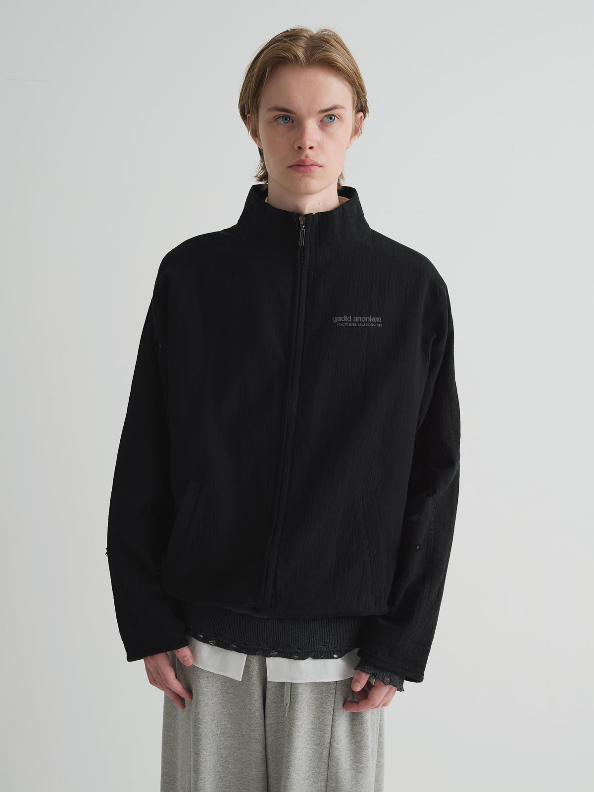 color:BLACK