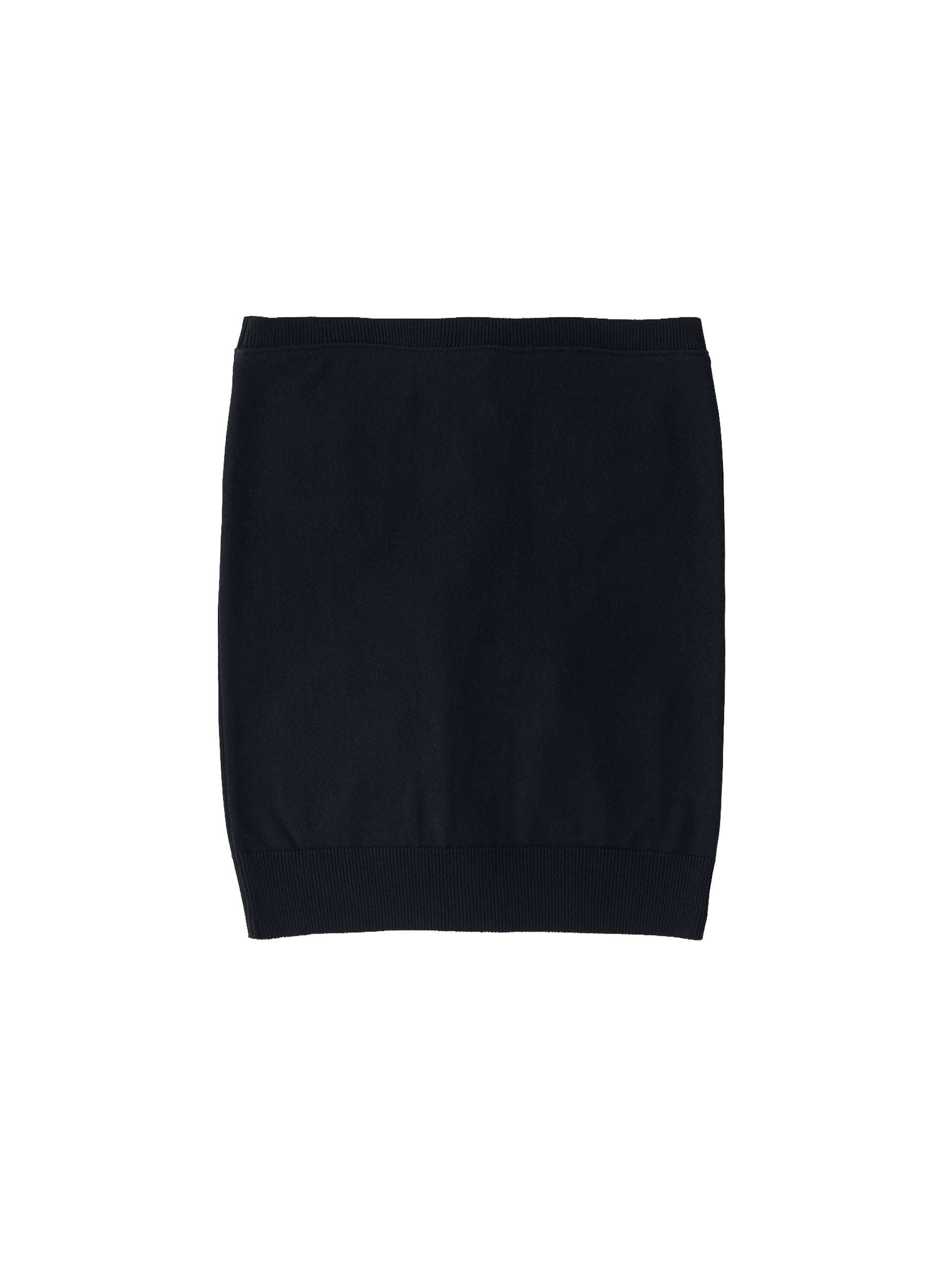 color:BLACK
