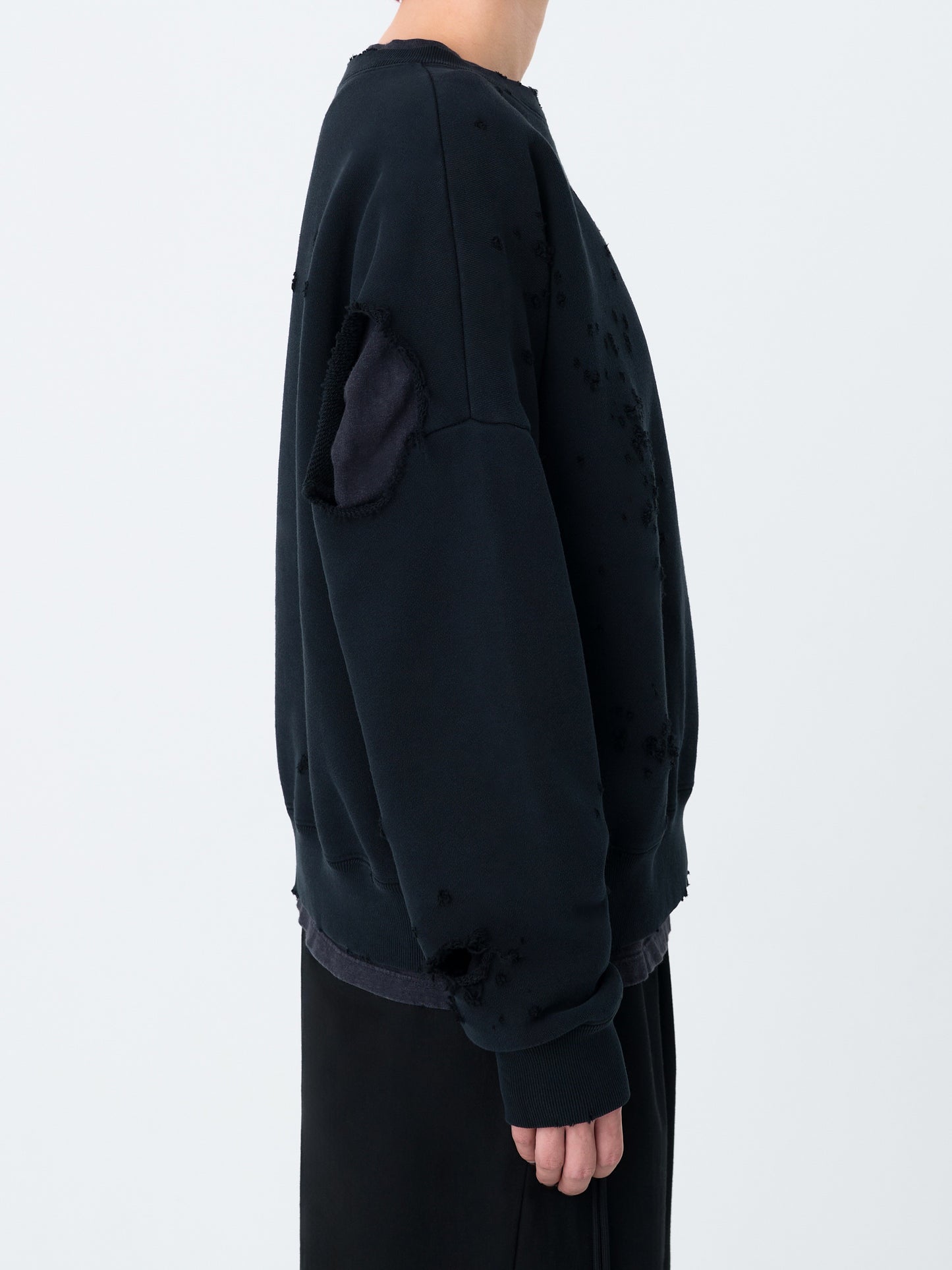 color:BLACK